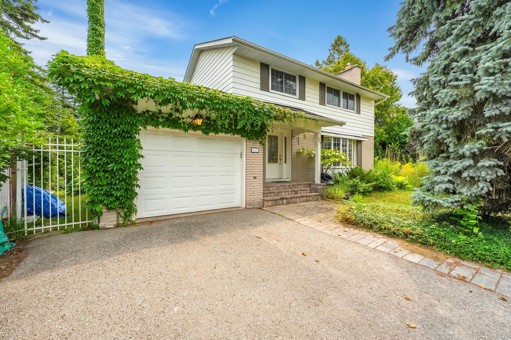 223 Violet Court, Oshawa, ON L1G 3E6