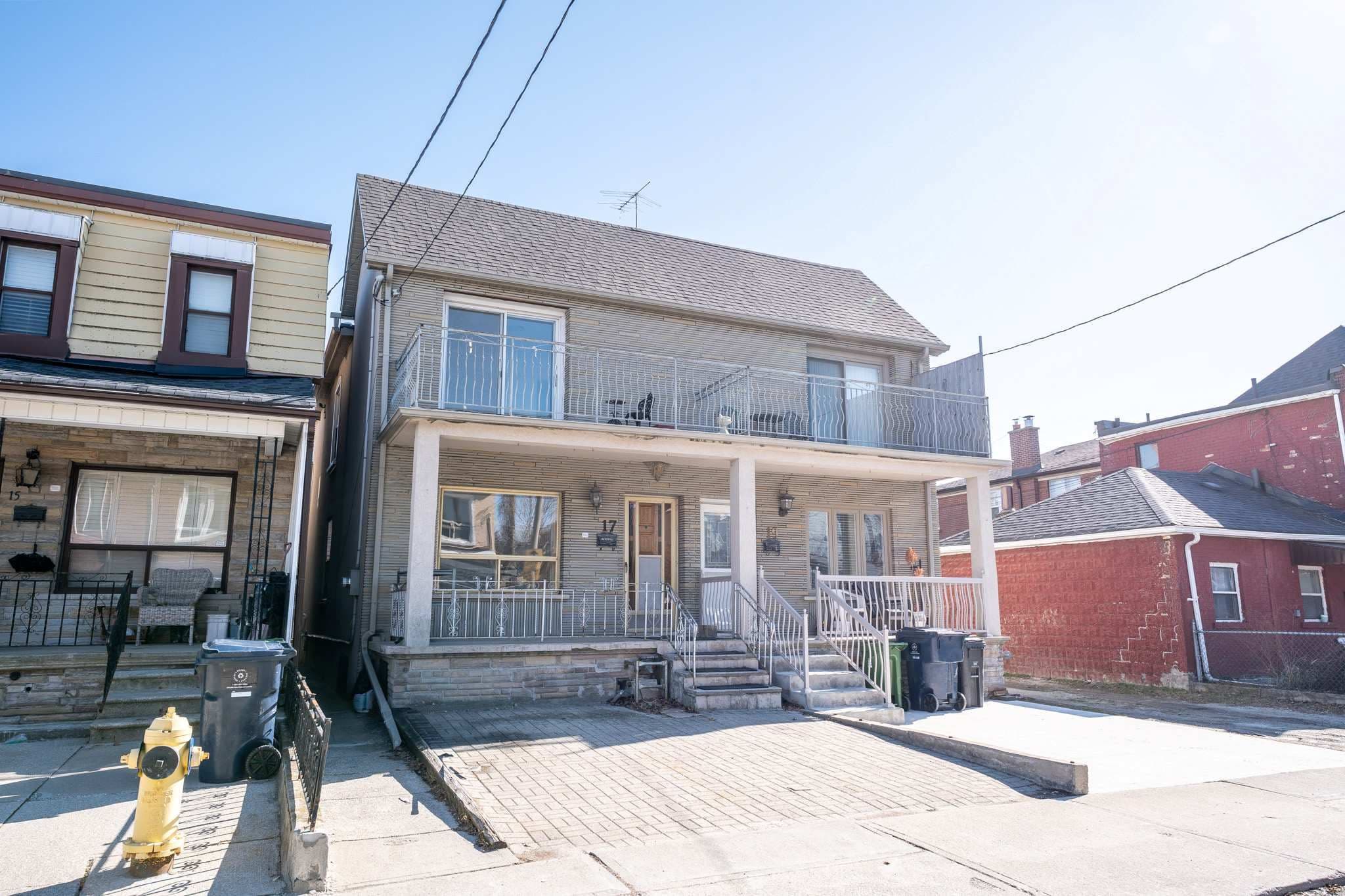 17 Treford Place, Toronto C01, ON M6J 1Z6