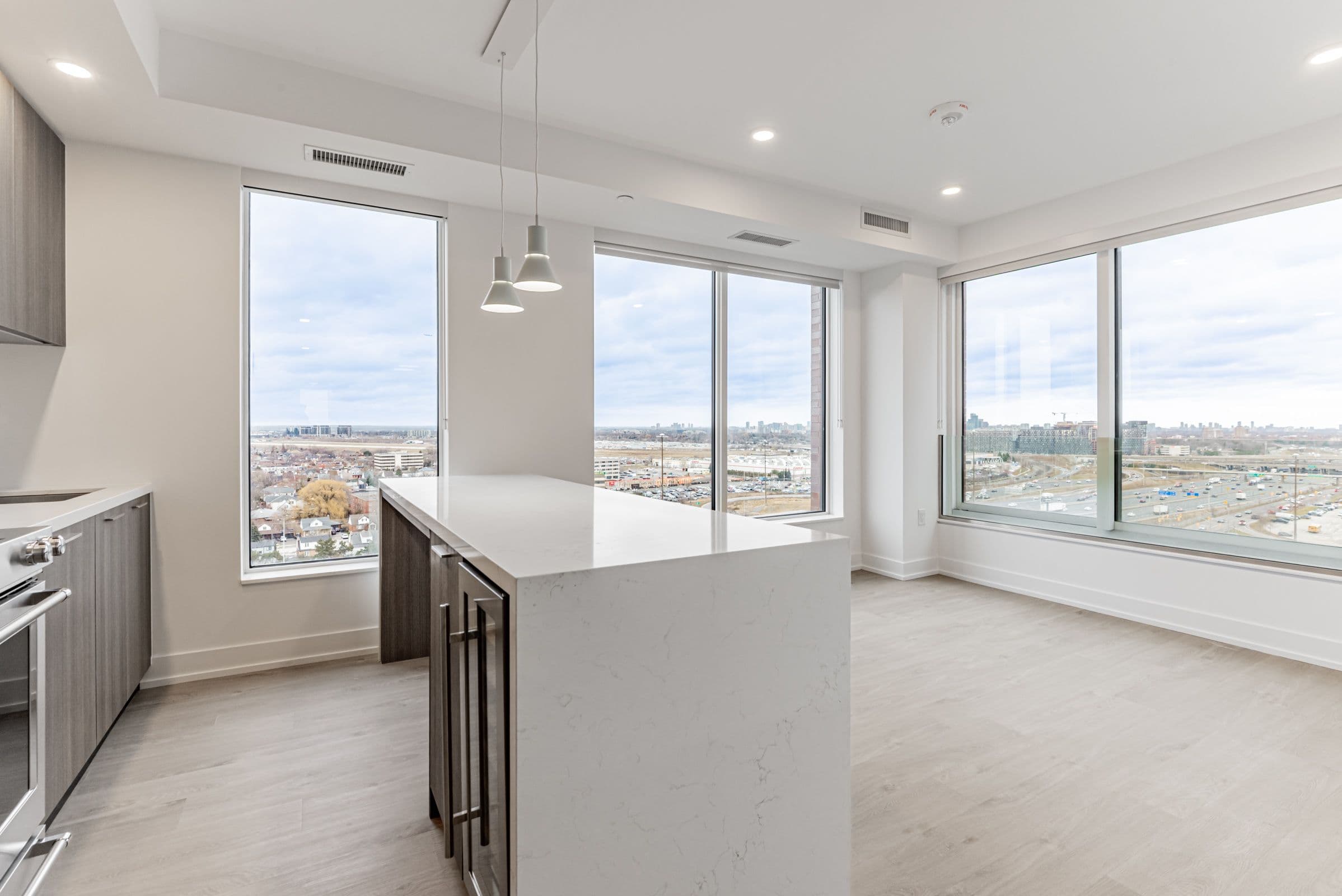 31 York Garden Way 808, Toronto W04, ON M6A 2V1