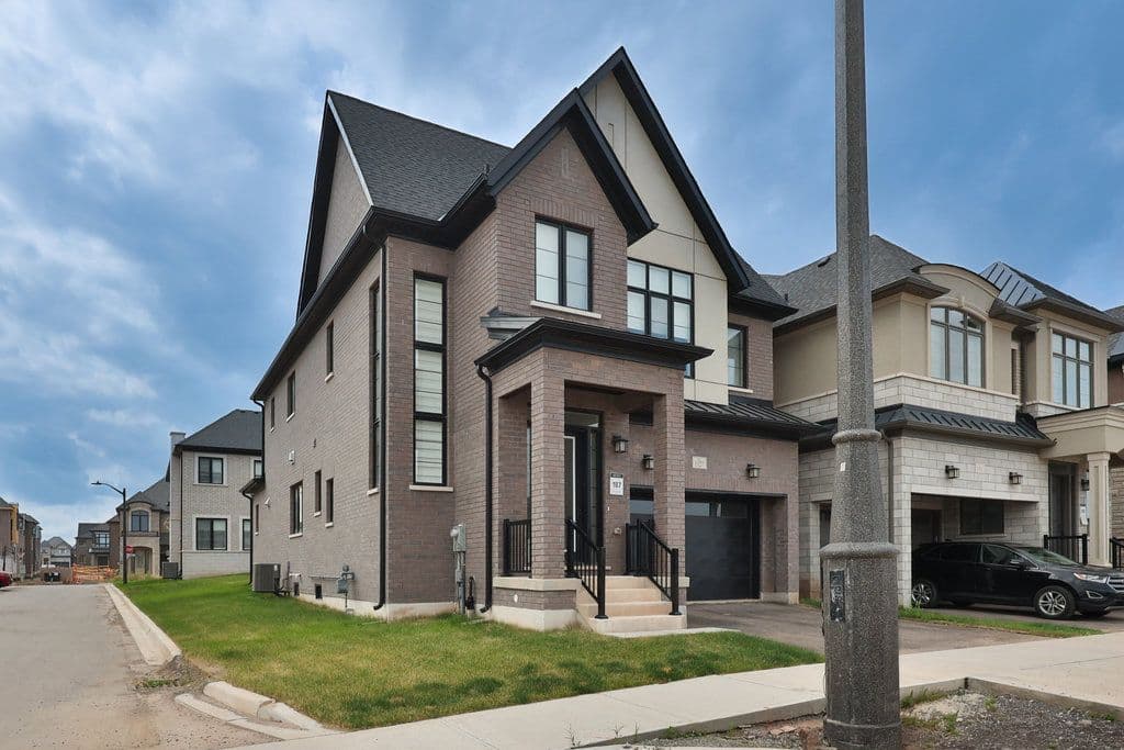 1327 Wheat Boom Drive, Oakville, ON L6H 7Z6