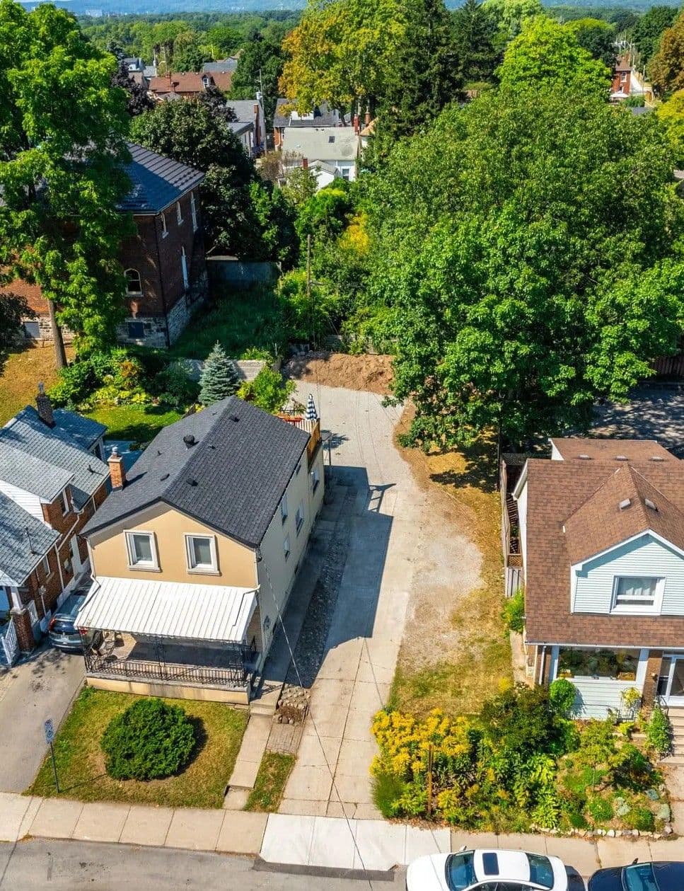 153 Strathcona Avenue N, Hamilton, ON L8R 3C4