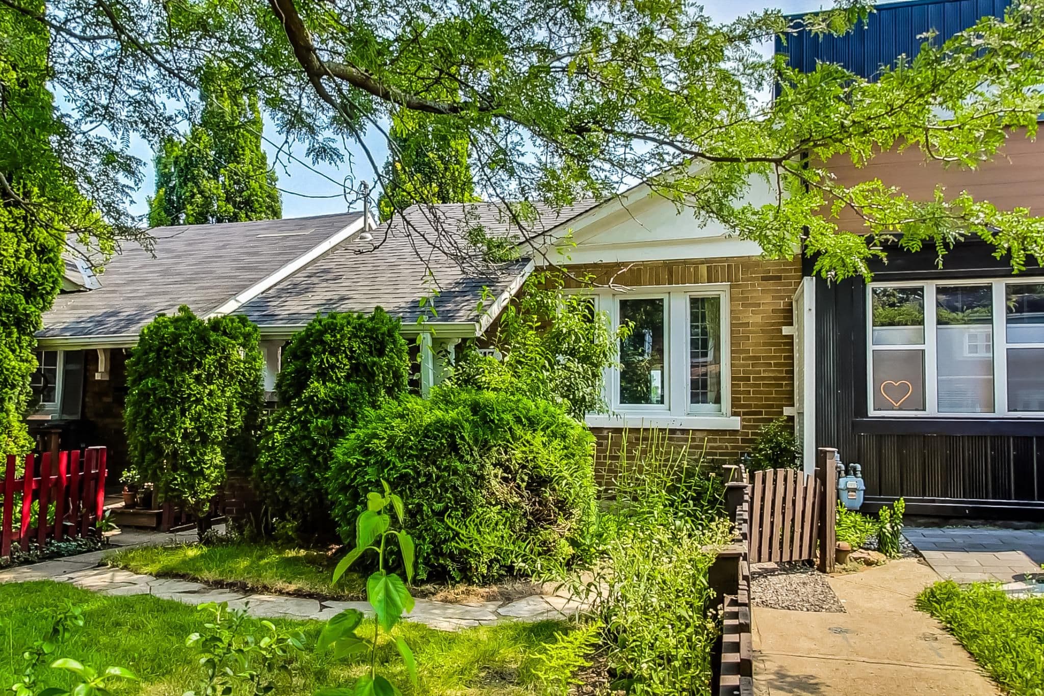 317 Victoria Park Avenue Upper, Toronto E06, ON M4E 3S7