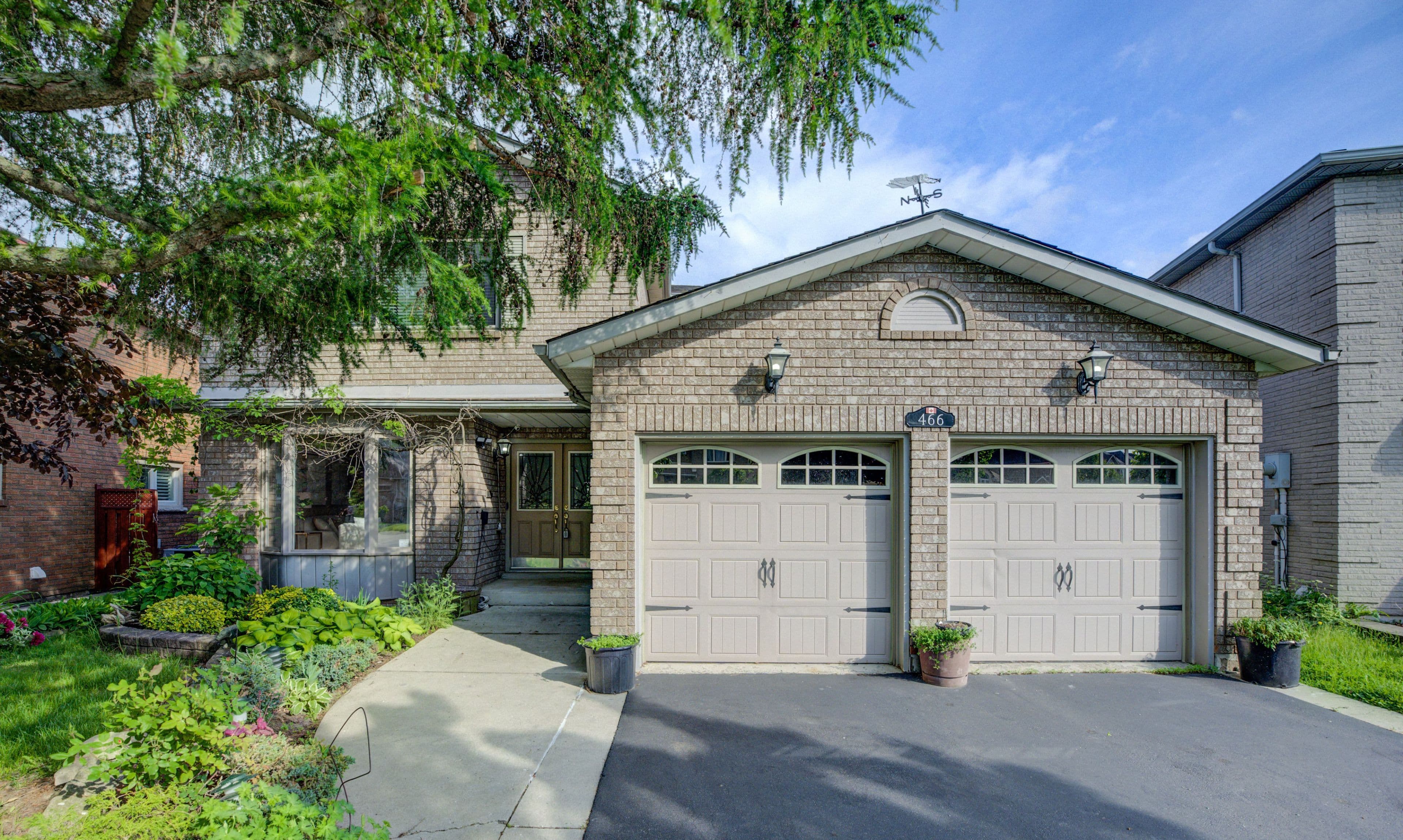 466 Dicenzo Drive, Hamilton, ON L9B 2C4
