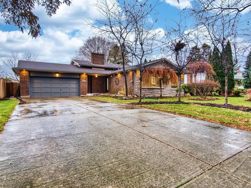 15 Black Friars Road, St. Catharines, ON L2N 2M8