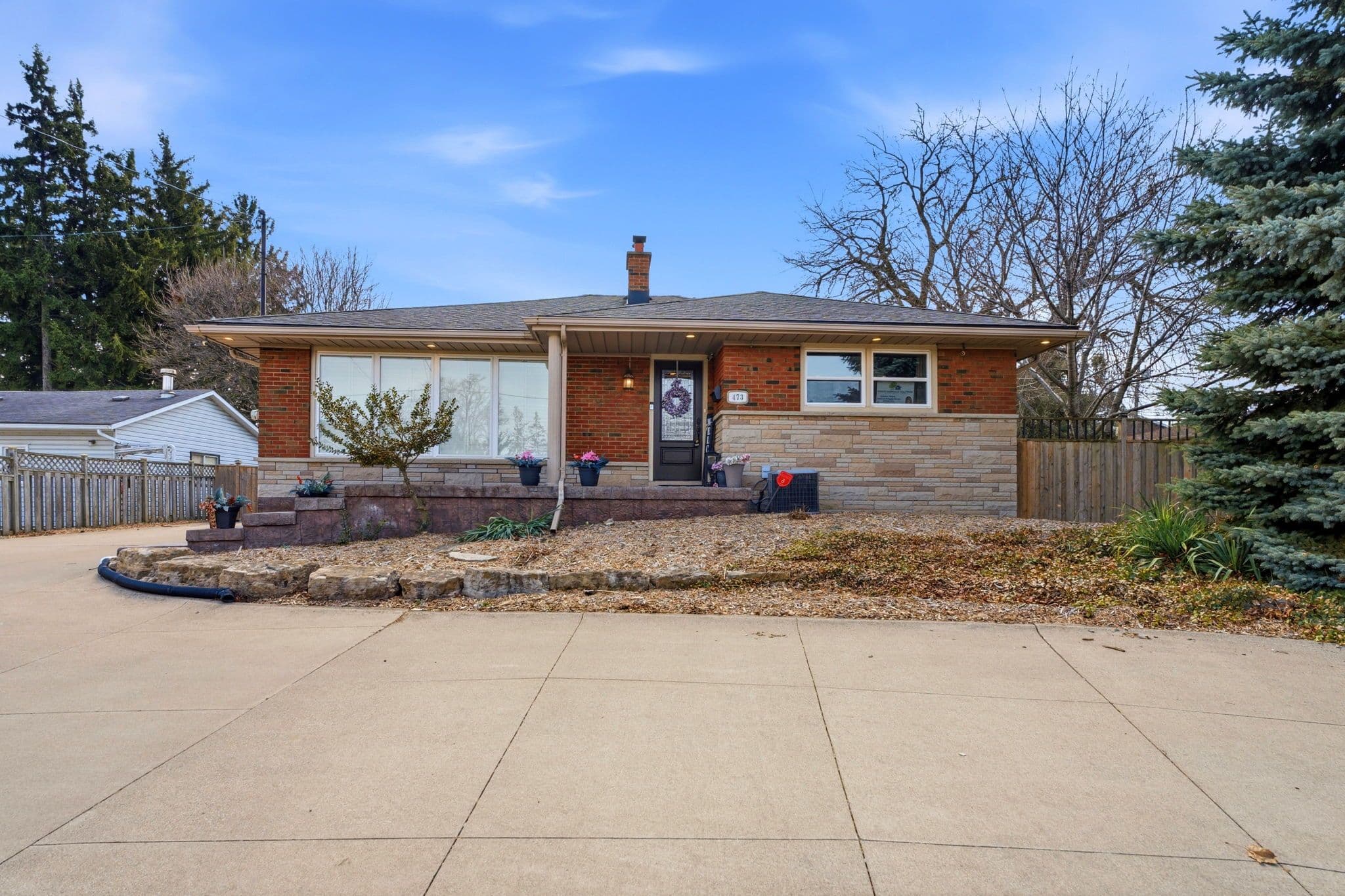 473 Mohawk Road W, Hamilton, ON L9C 1X3