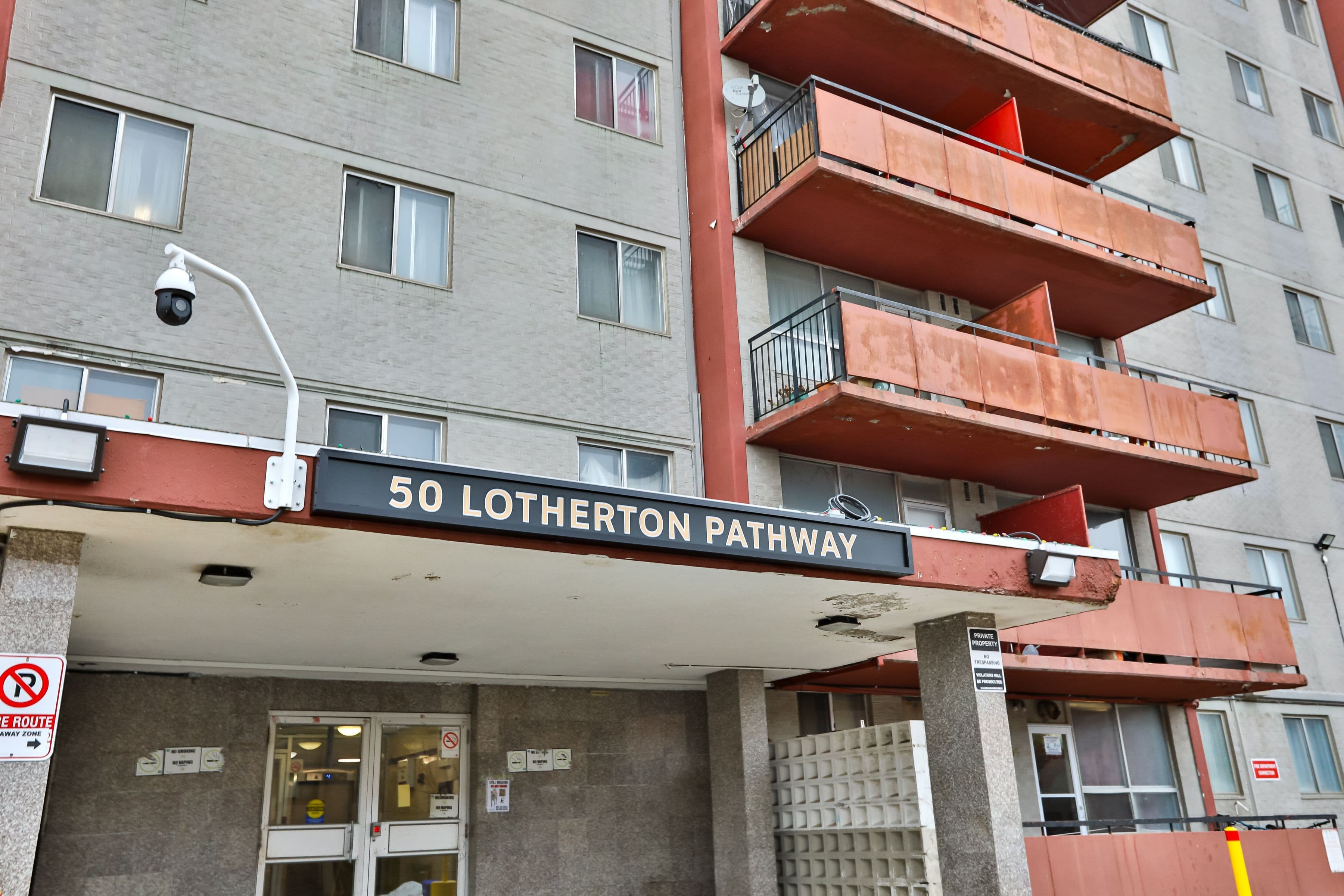 50 Lotherton Pathway 1214, Toronto W04, ON M6B 2G7