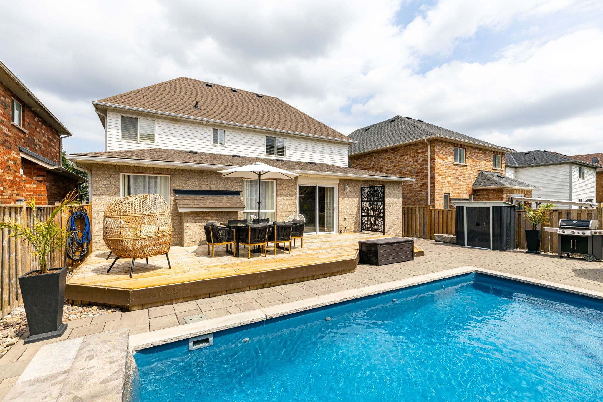 106 Laurendale Avenue, Georgina, ON L4P 4E8