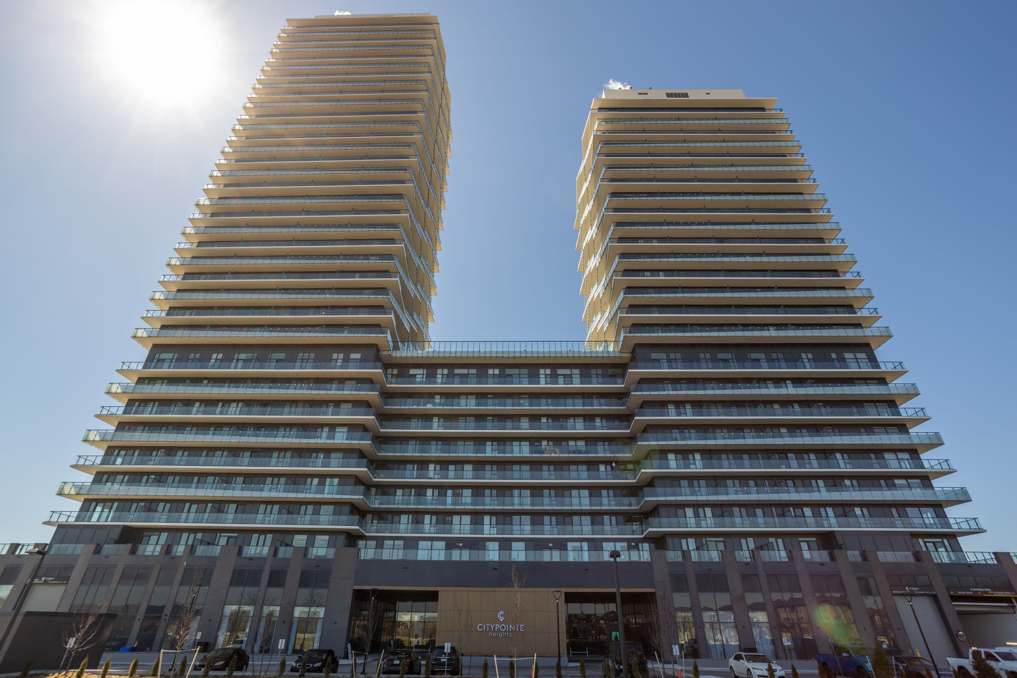 15 Skyridge Drive 1818, Brampton, ON L6P 4S3