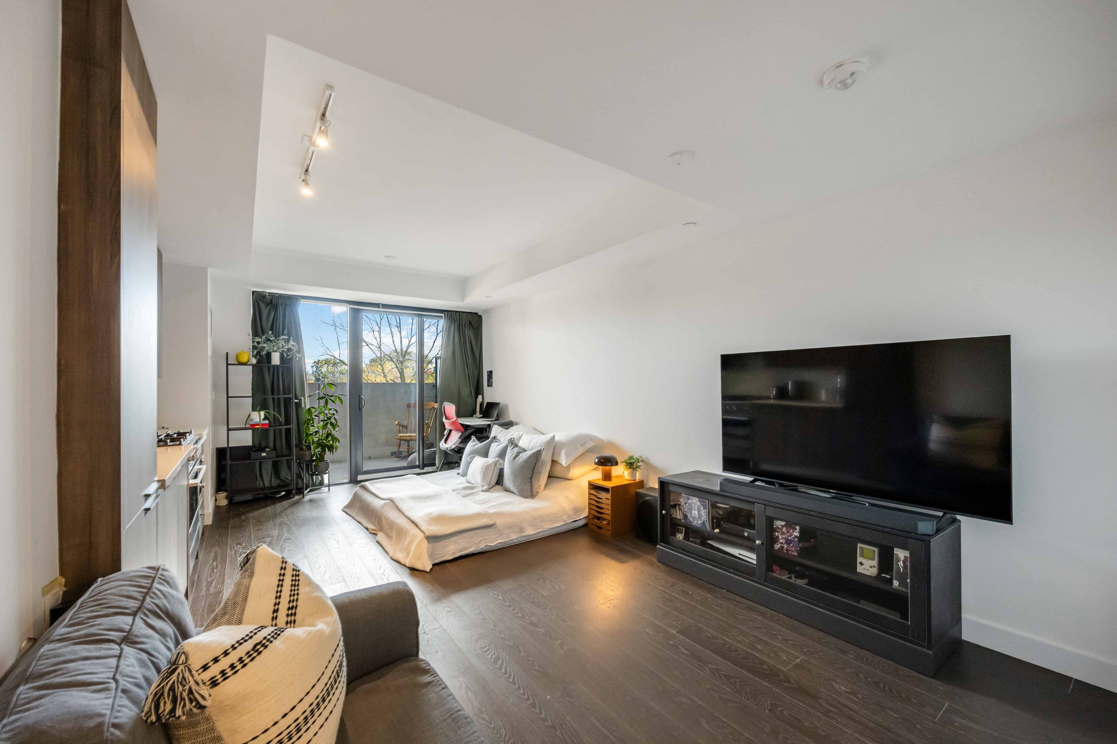 160 Kingsway Crescent 416, Toronto W08, ON M8X 2S4