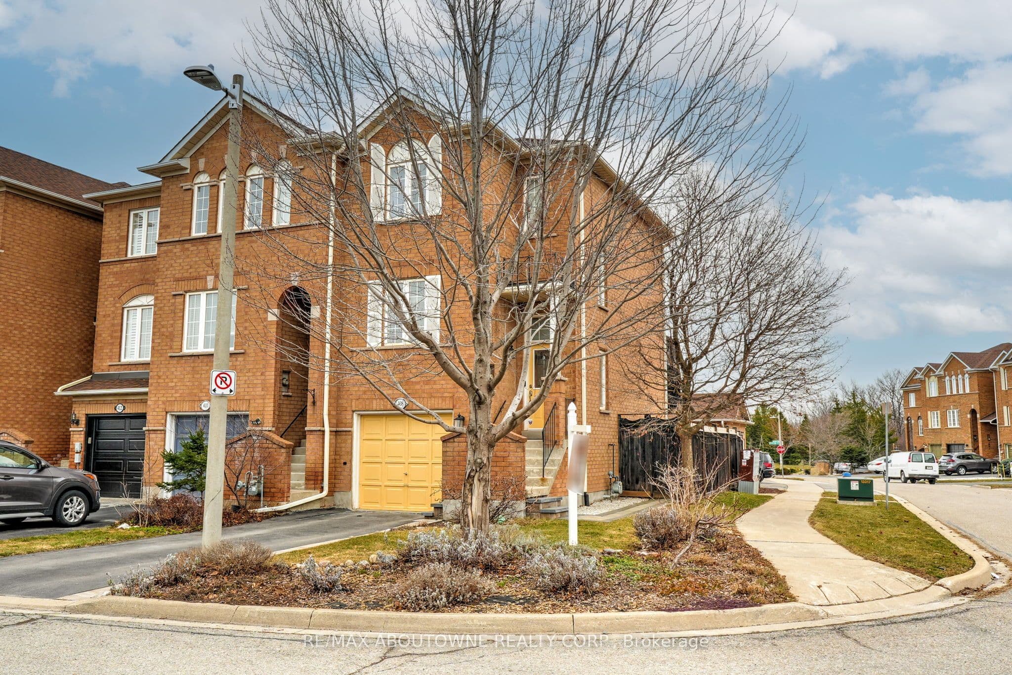 408 Fairgate Way, Oakville, ON L6H 6Y1