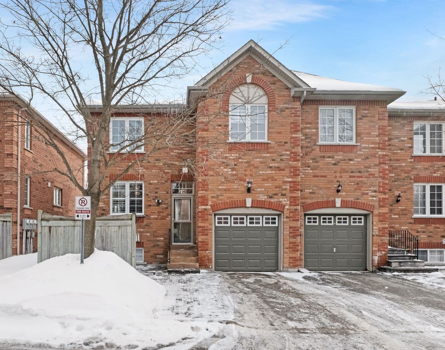 45 Sandlewood Court, Aurora, ON L4G 7N2