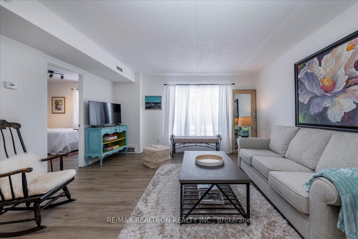 86 John Street, Barrie, ON L4N 2K5