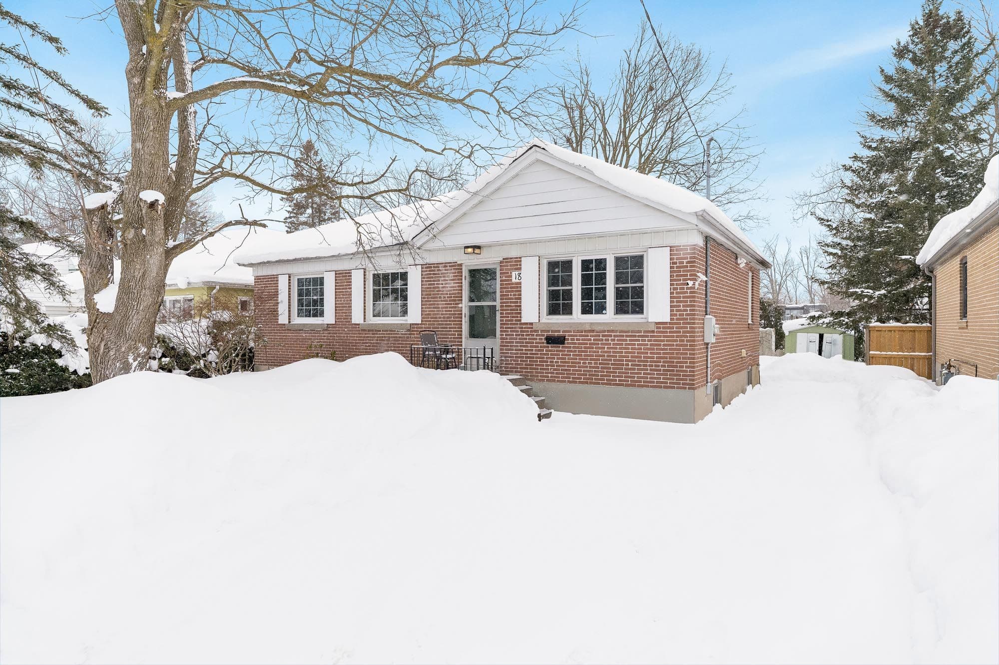 18 Newton Street, Barrie, ON L4M 3N3