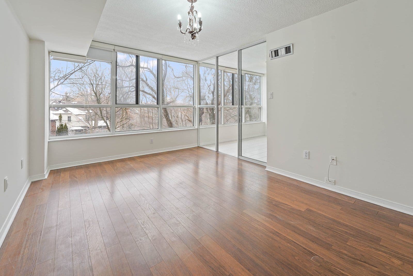 10 Tichester Road 404, Toronto C03, ON M5P 3M4