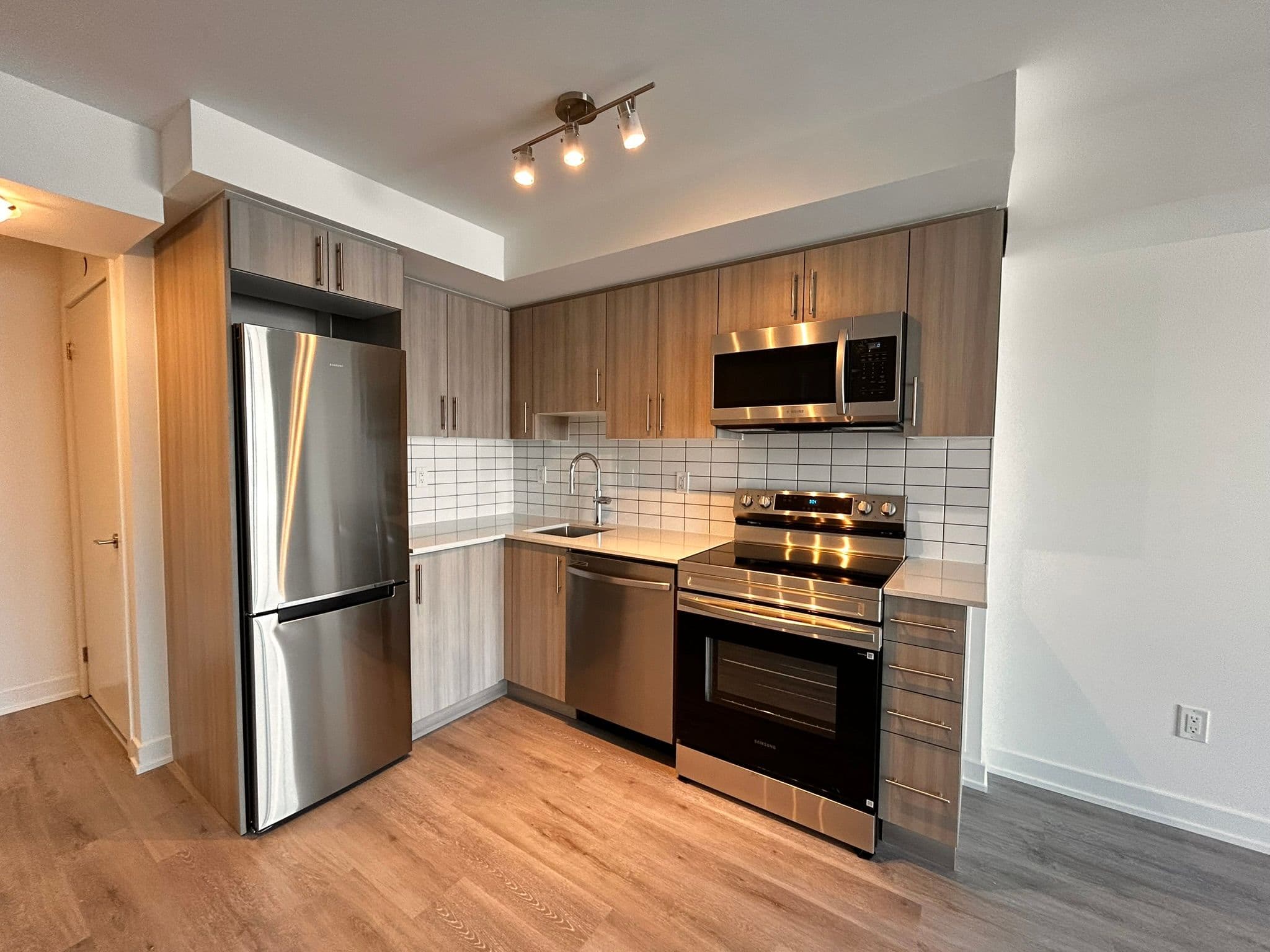 1010 Sandy Beach Road 701, Pickering, ON L1W 0C7