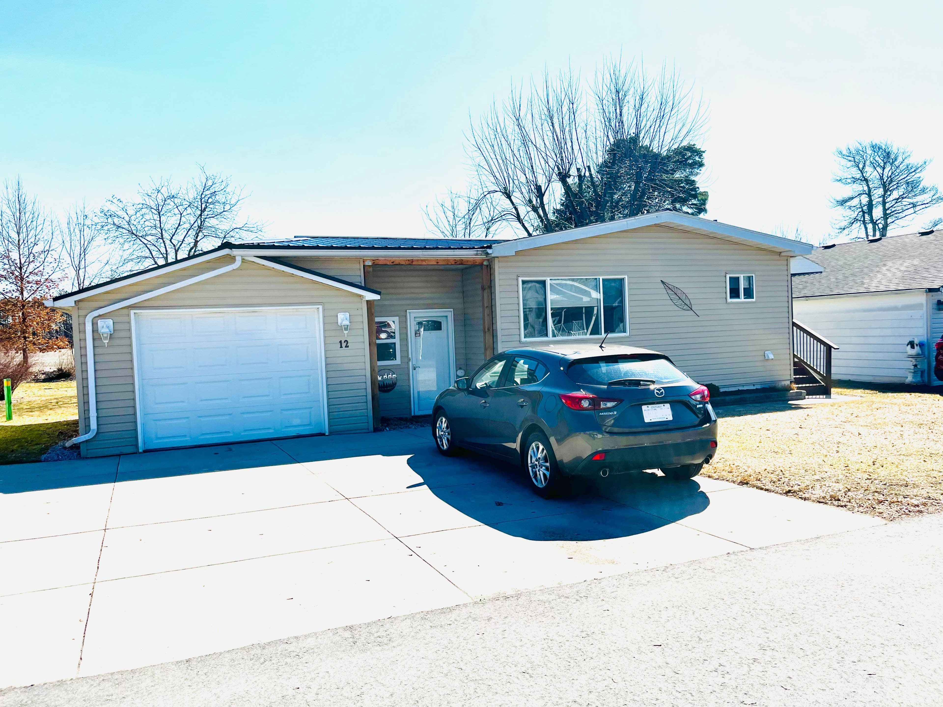 12 Velma Street, Strathroy-Caradoc, ON N7G 3L3