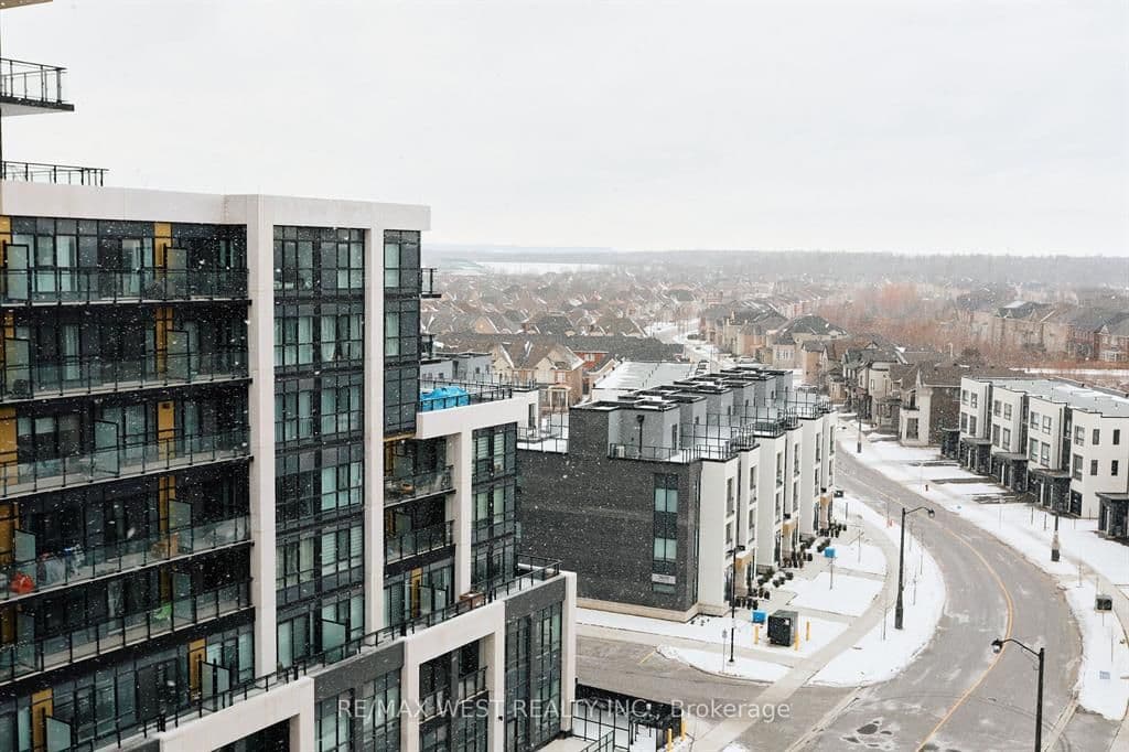 395 Dundas Street W 822, Oakville, ON L6M 5R8