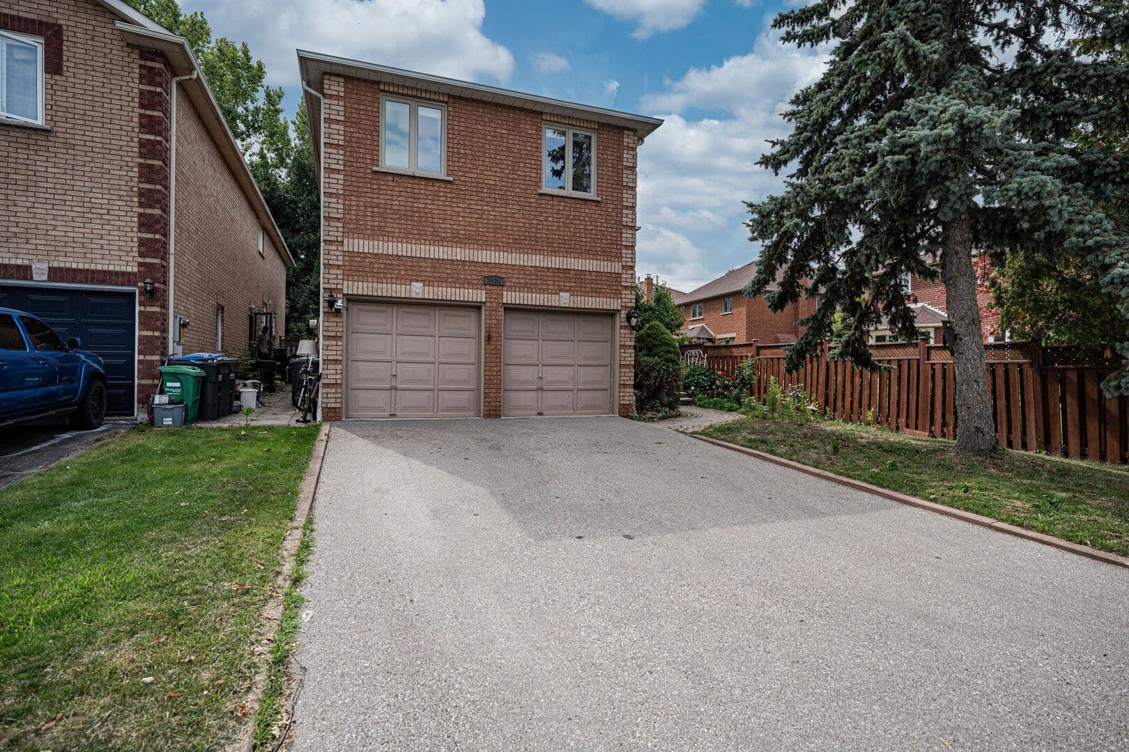 2524 Paula Court, Mississauga, ON L5K 2R5