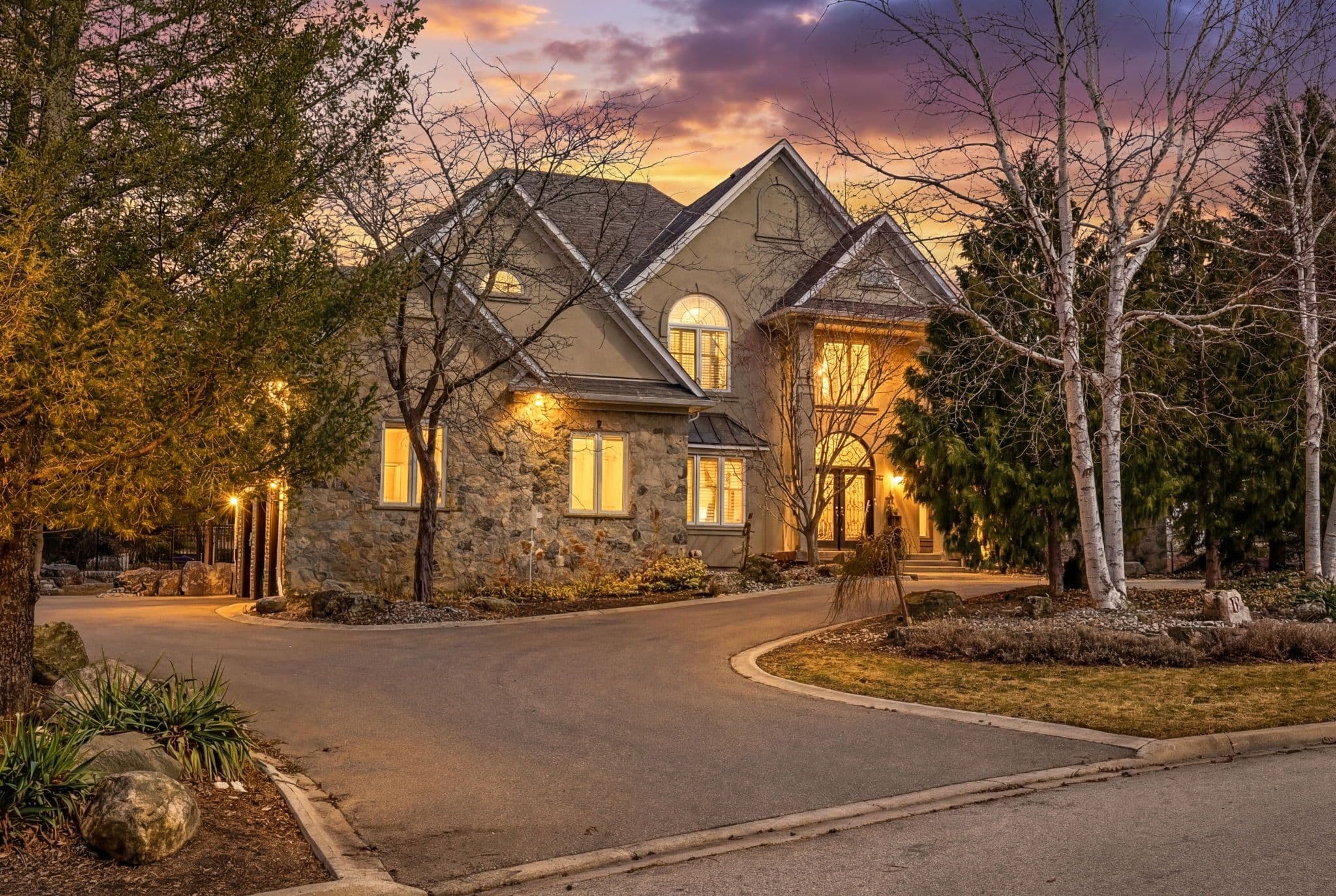 15 Palomino Drive, Hamilton, ON L0R 1H3