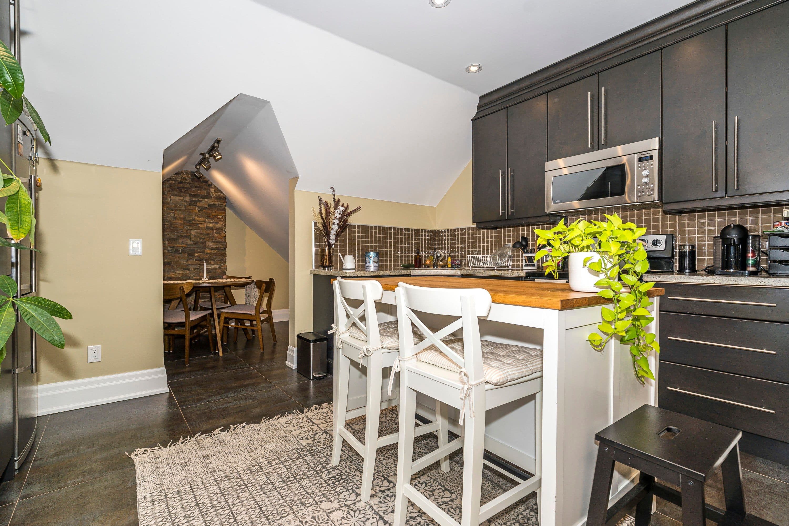 151 Rusholme Road 3rd Floor, Toronto C01, ON M6H 2Y6