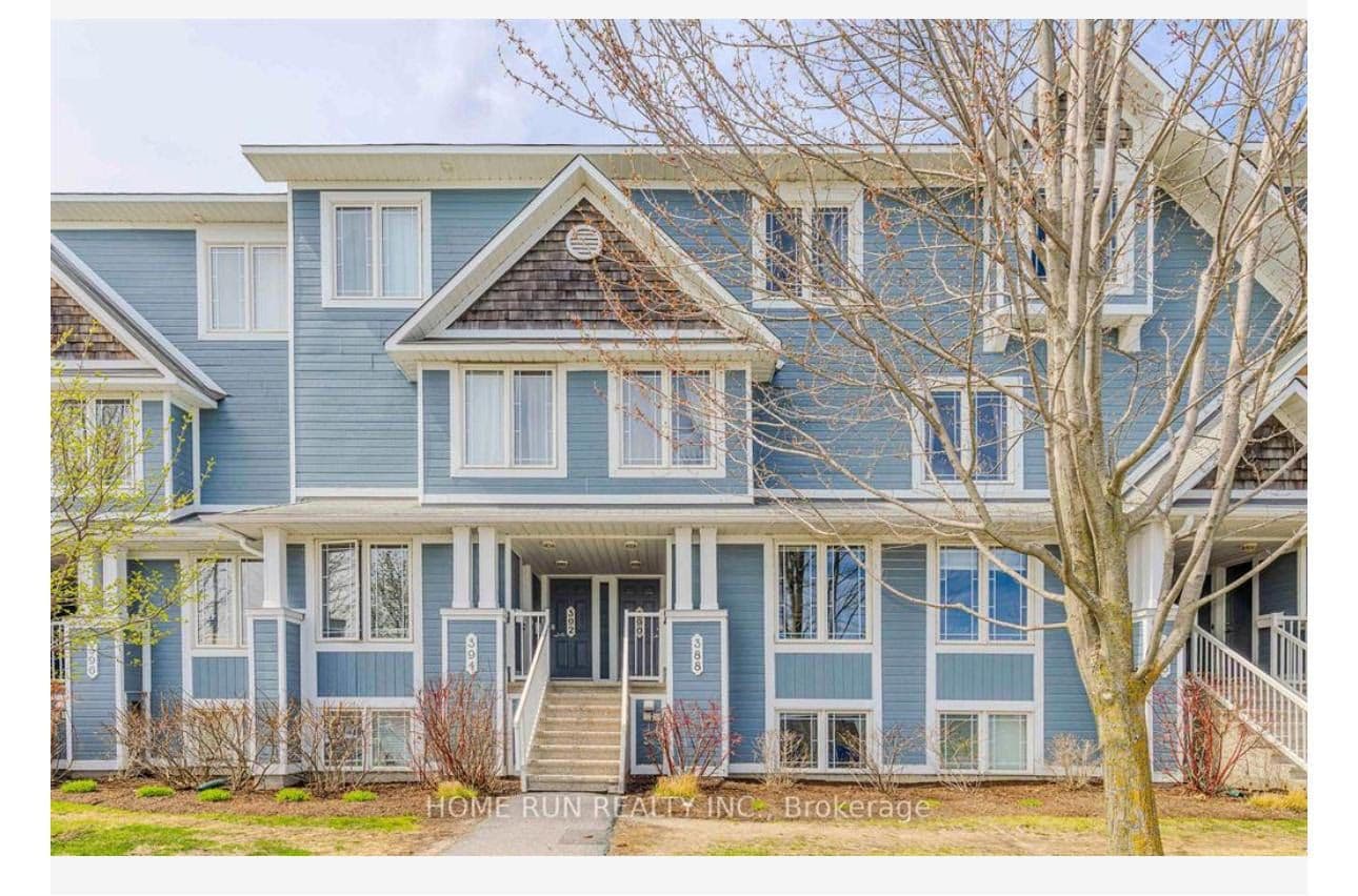 390 CROWNRIDGE Drive N, Kanata, ON K2M 3A4