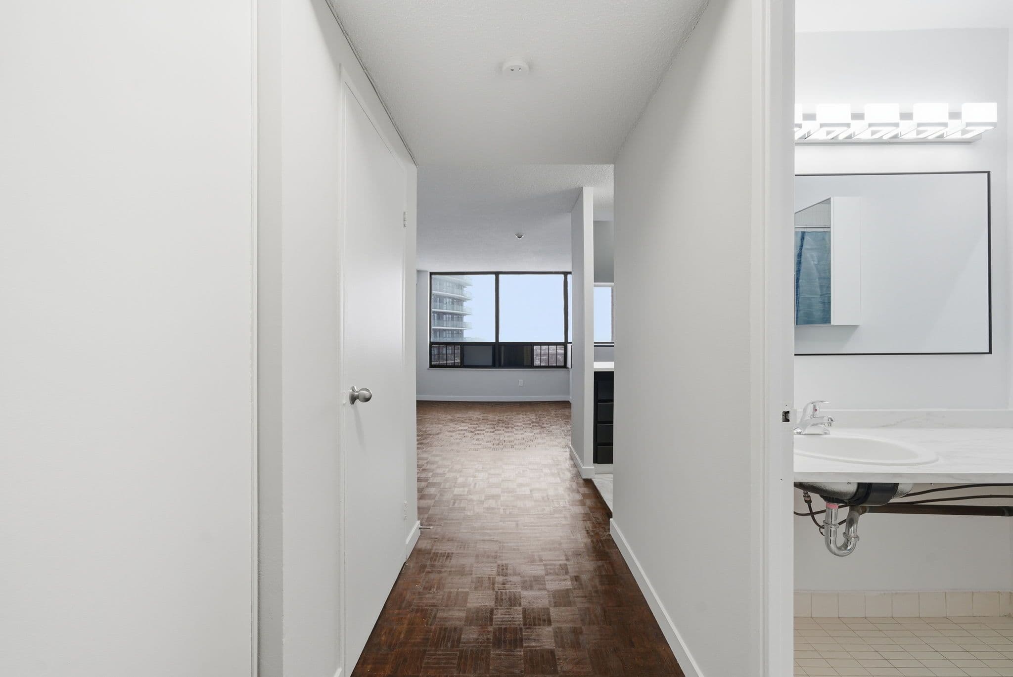 2360 Dundas Street W 2105B, Toronto W02, ON M6P 4B2