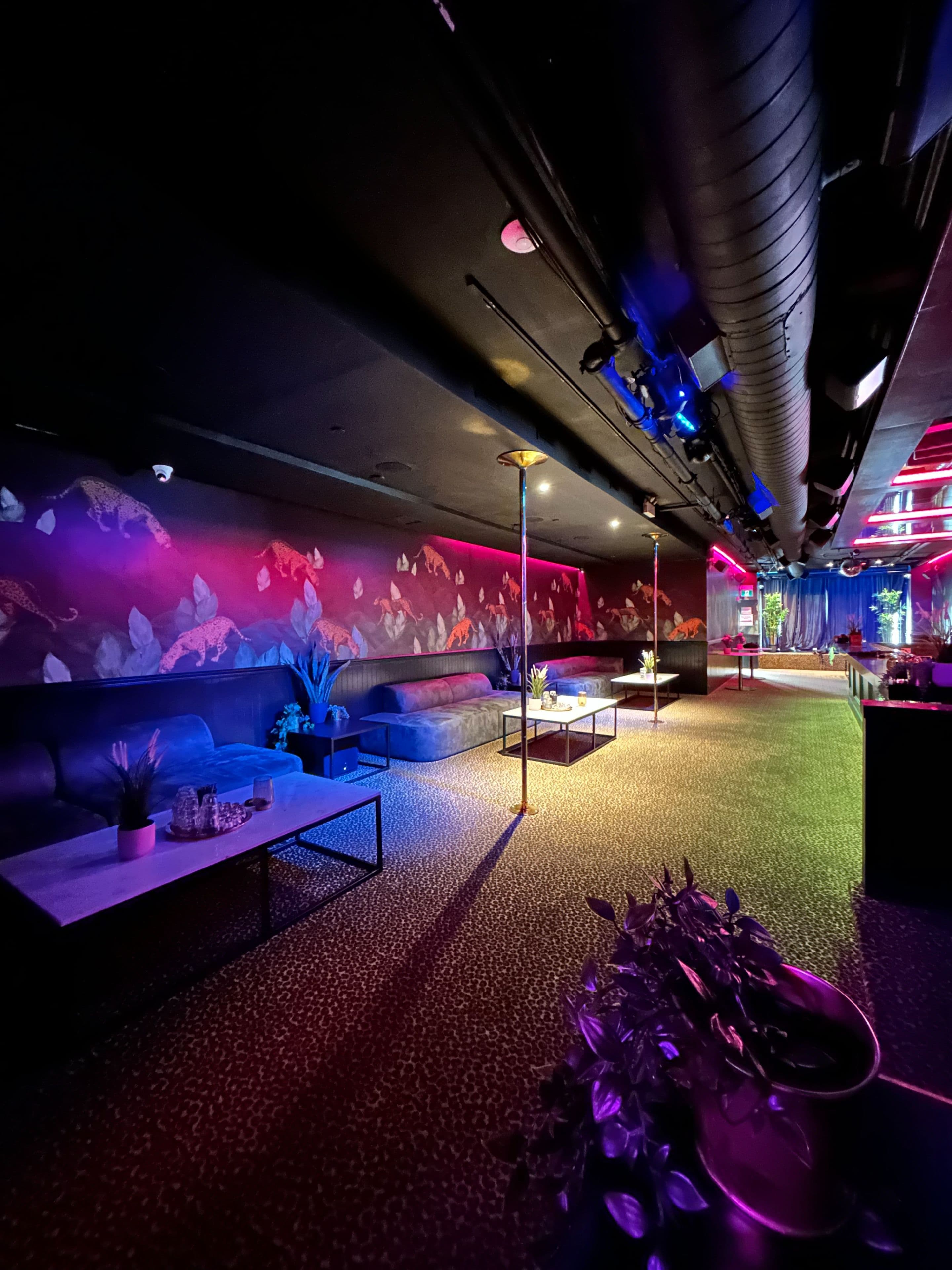 563 QUEEN Street W, Toronto C01, ON M5V 2B6