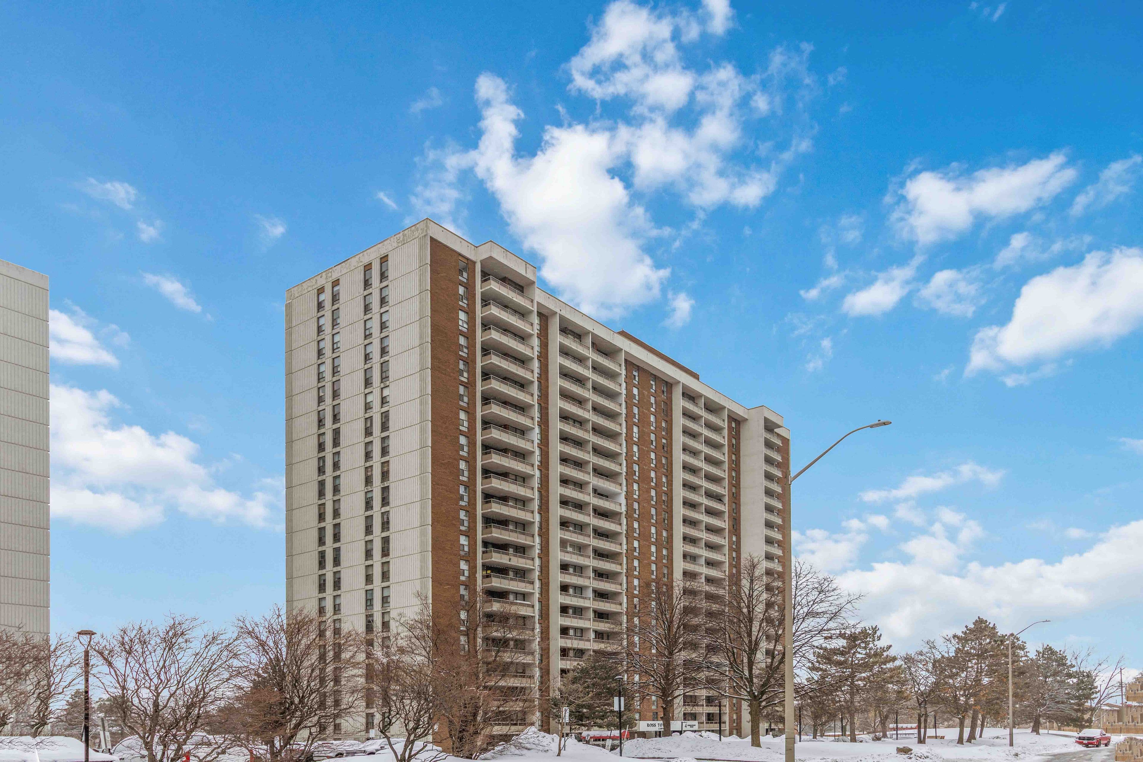 4 Kings Cross Road 1201, Brampton, ON L6T 3X8