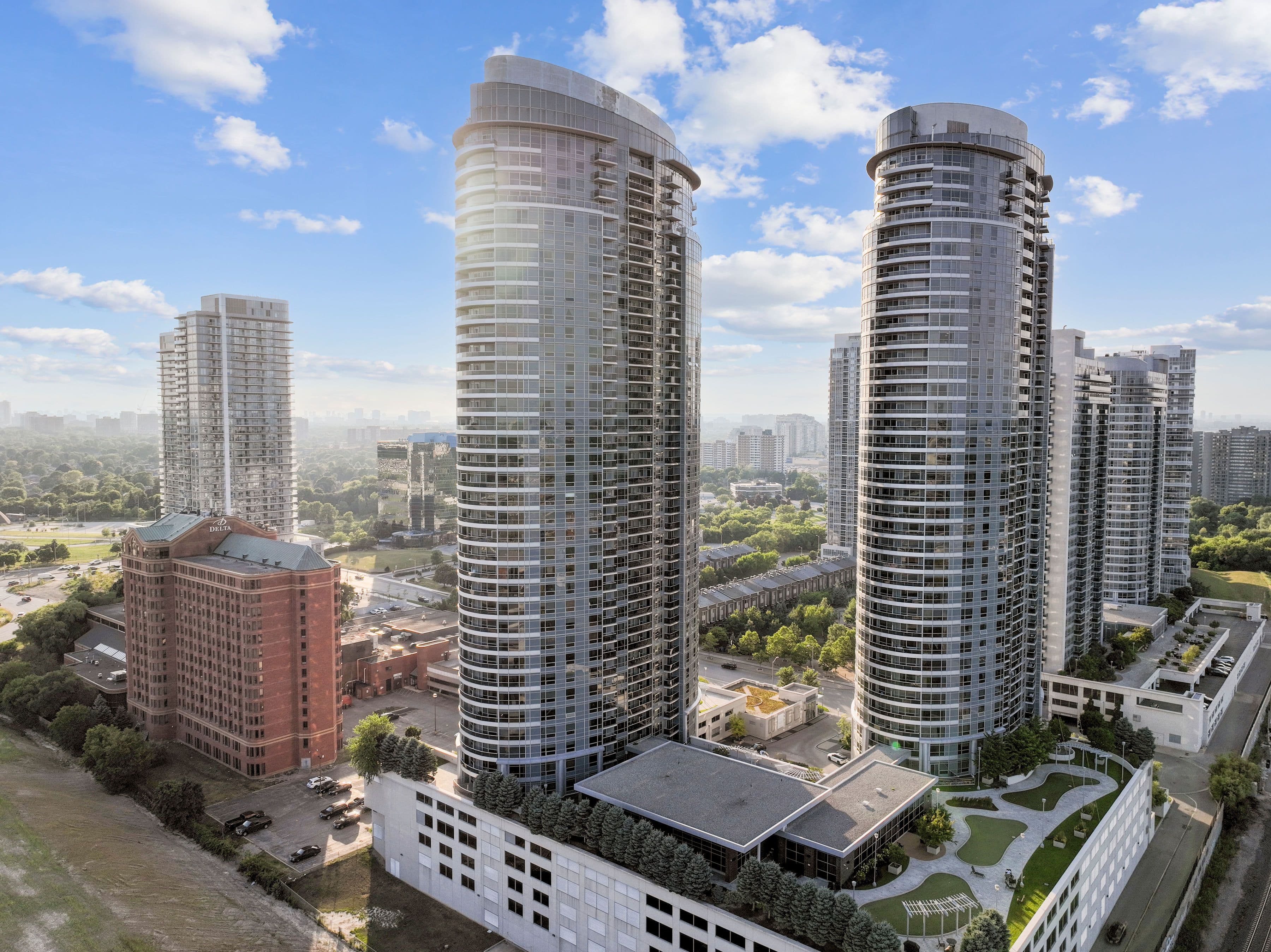 135 Village Green Square 816, Toronto E07, ON M1S 0G4