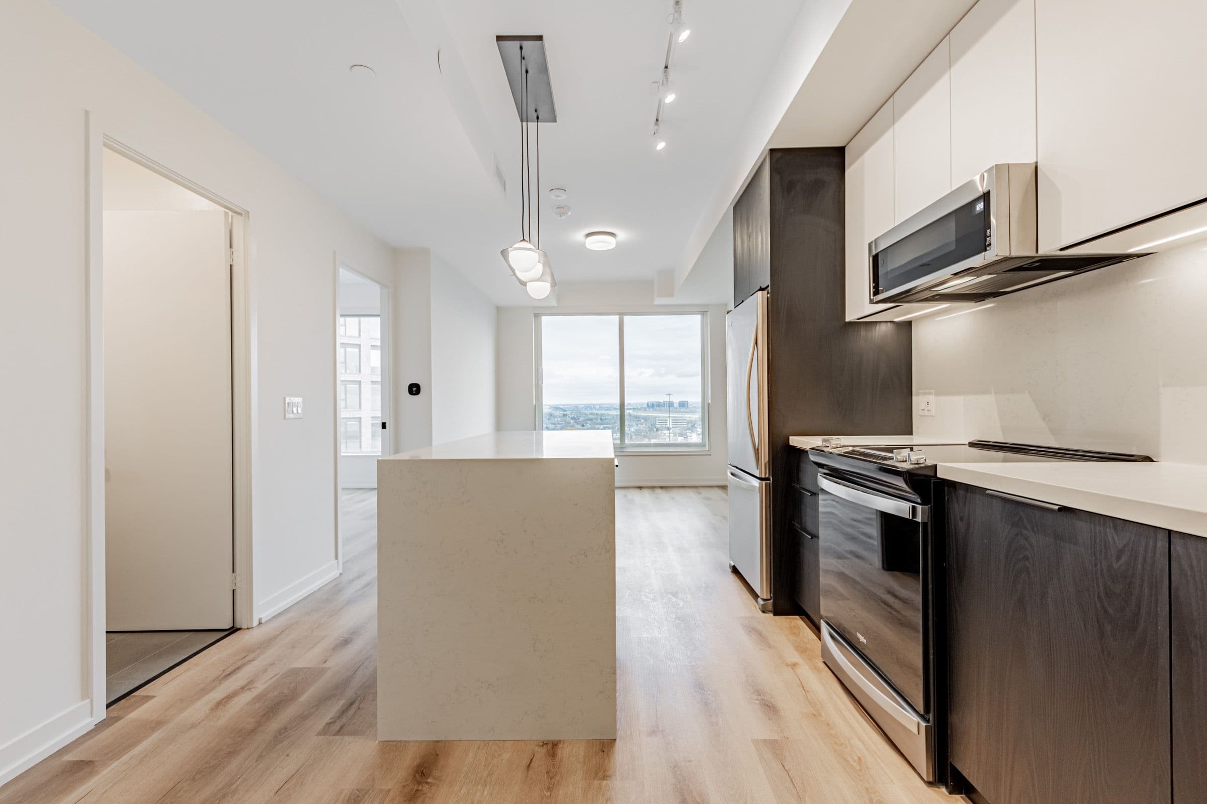 5 York Garden Way 305, Toronto W04, ON M6A 2V1