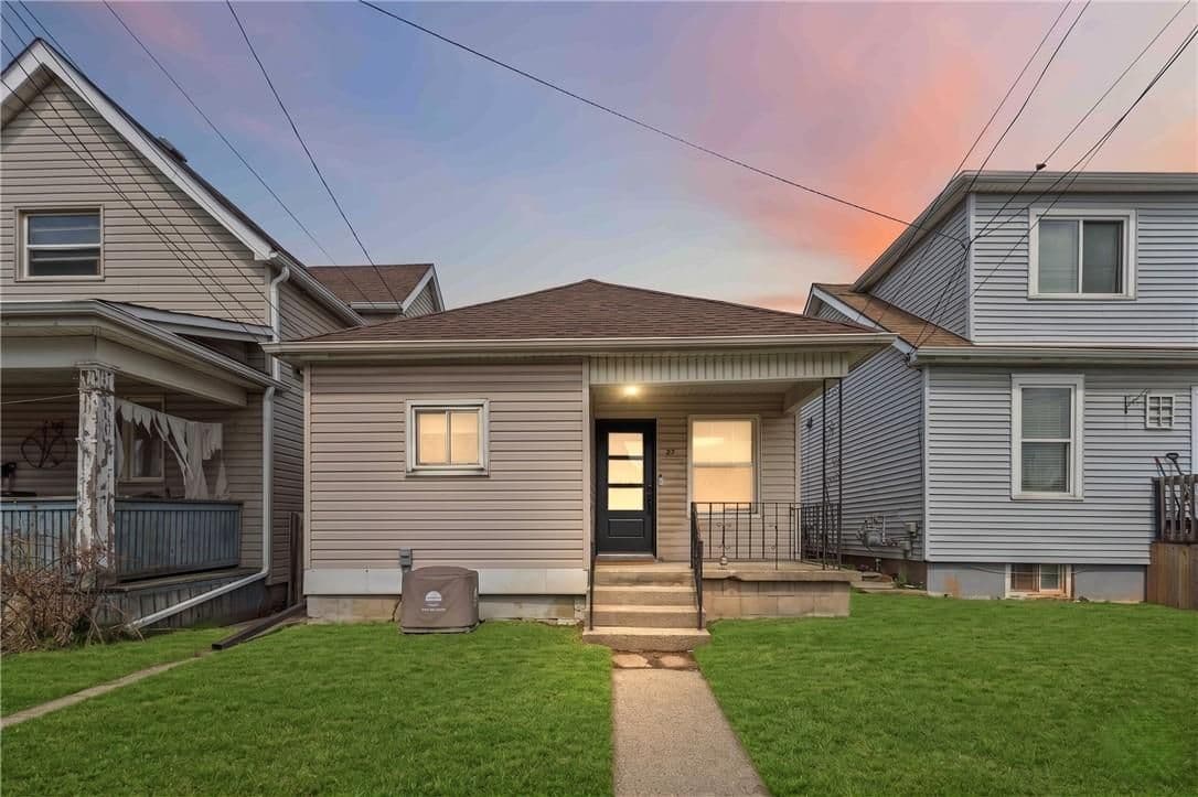 27 Edinburgh Avenue, Hamilton, ON L8H 2C4