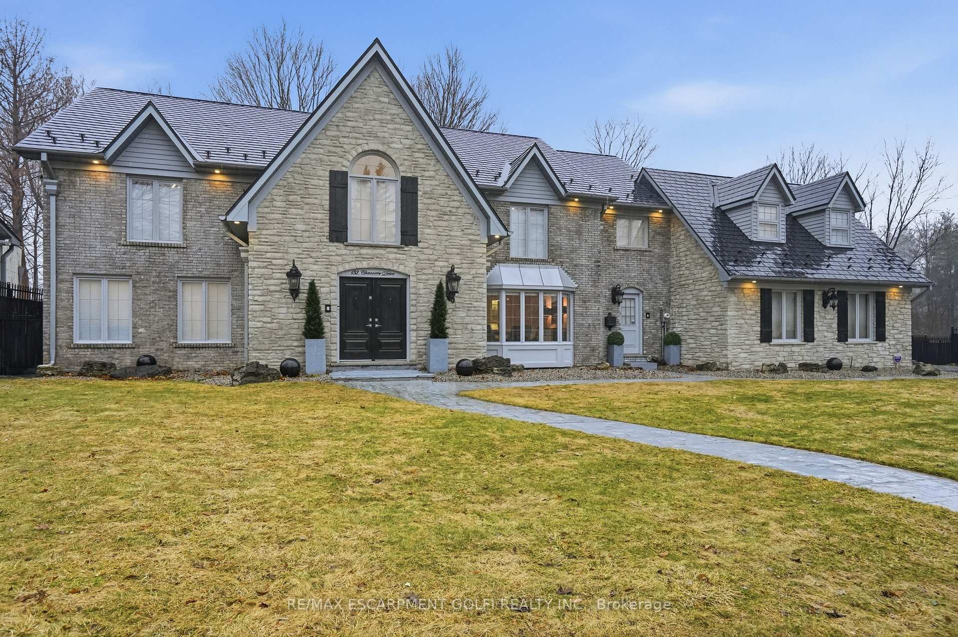 132 Chancery Drive, Hamilton, ON L9C 4M2