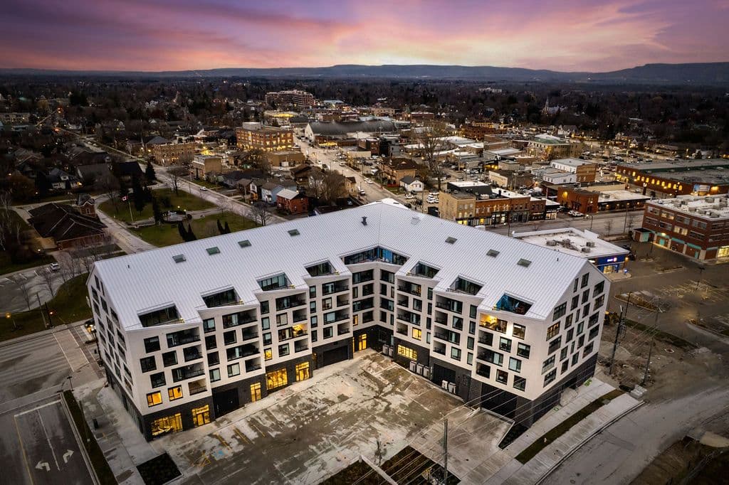 31 Huron Street 523, Collingwood, ON L0G 1V0