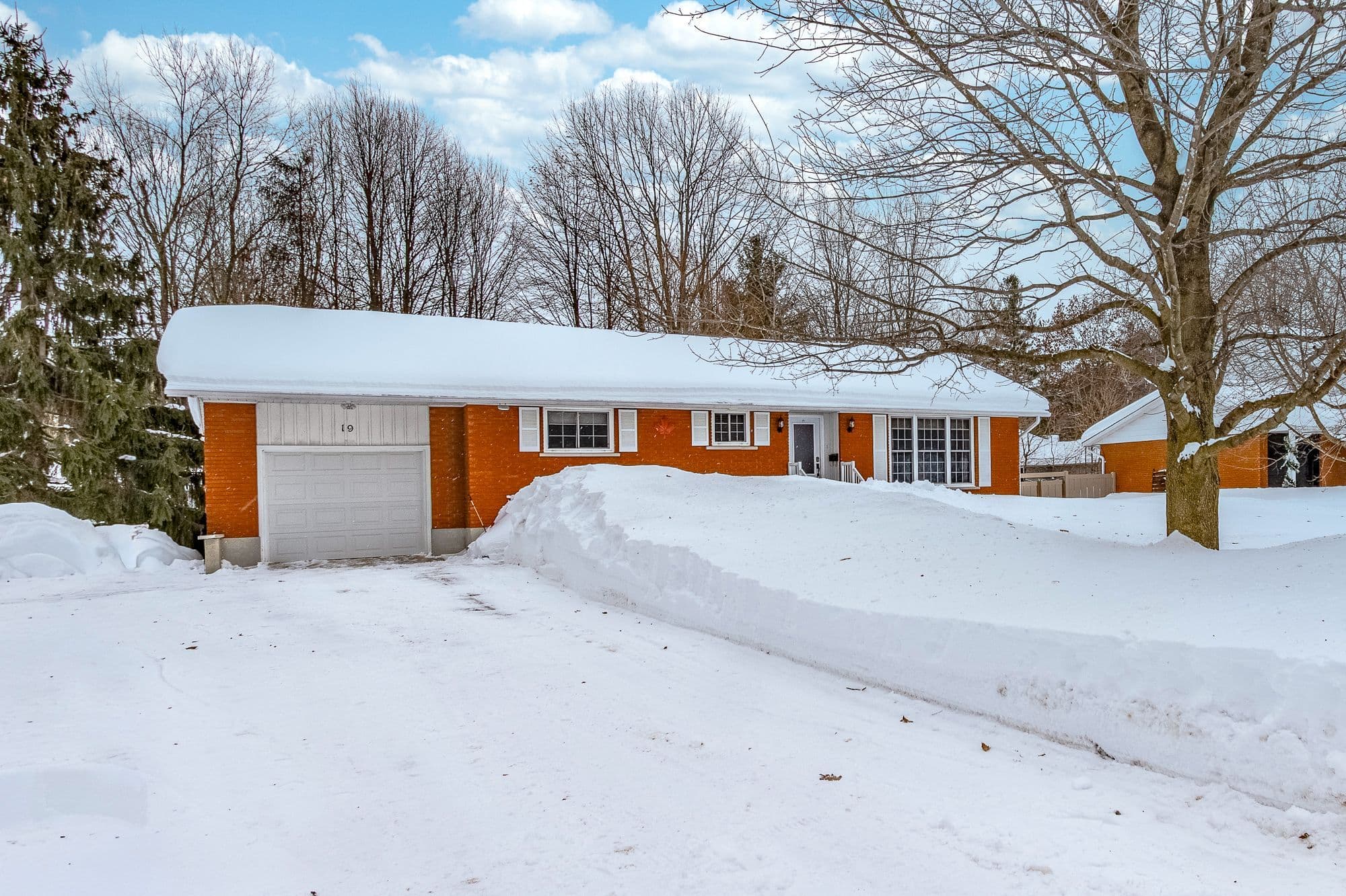 19 Maplegate Road, Tiny, ON L0L 2T0