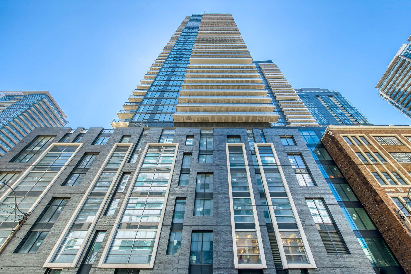 125 Blue Jays Way 3210, Toronto C01, ON M5V 0N5