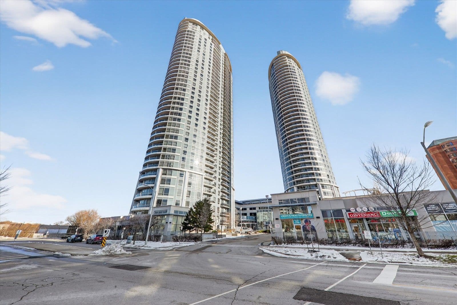 135 Village Green Square 3117, Toronto E07, ON M1S 0G4