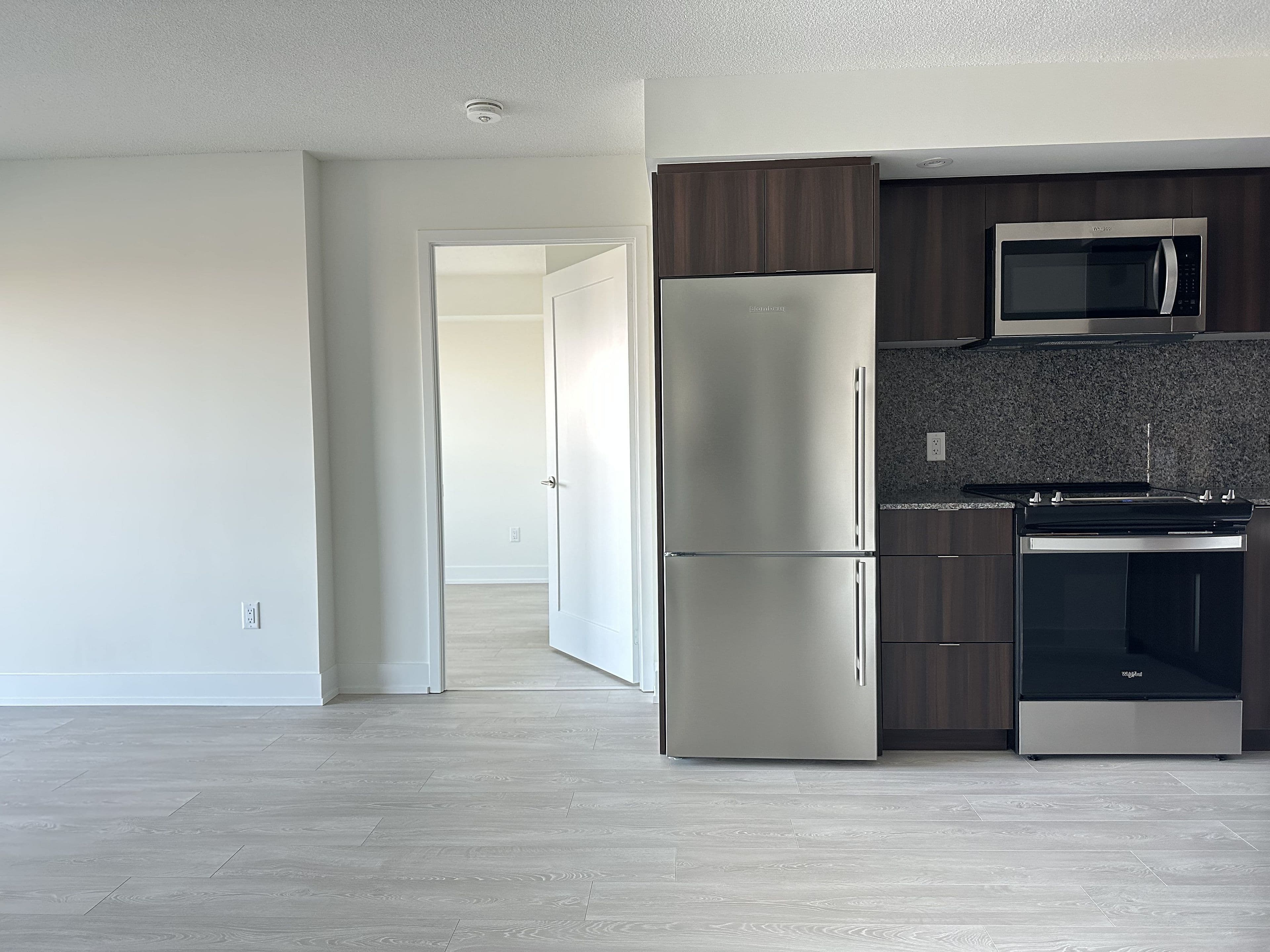 10 Eva Road 2205, Toronto W08, ON M9C 0B3