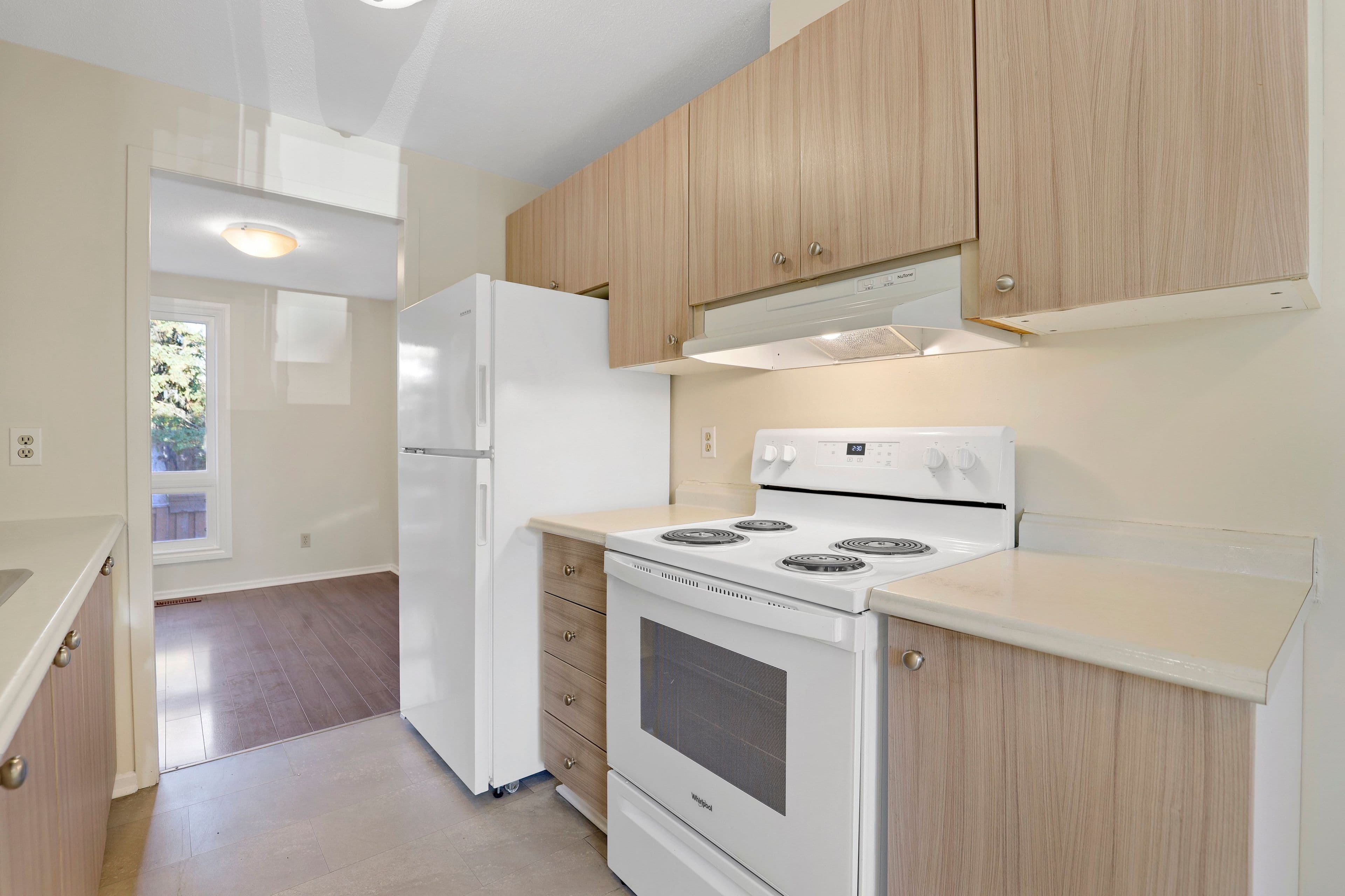 35 Thistledown Court 18, Barrhaven, ON K2J 1J4