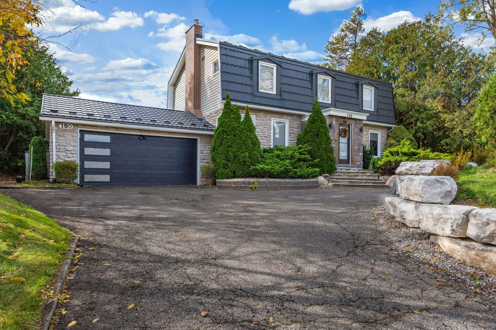 190 Main Street S, Halton Hills, ON L7G 3E9