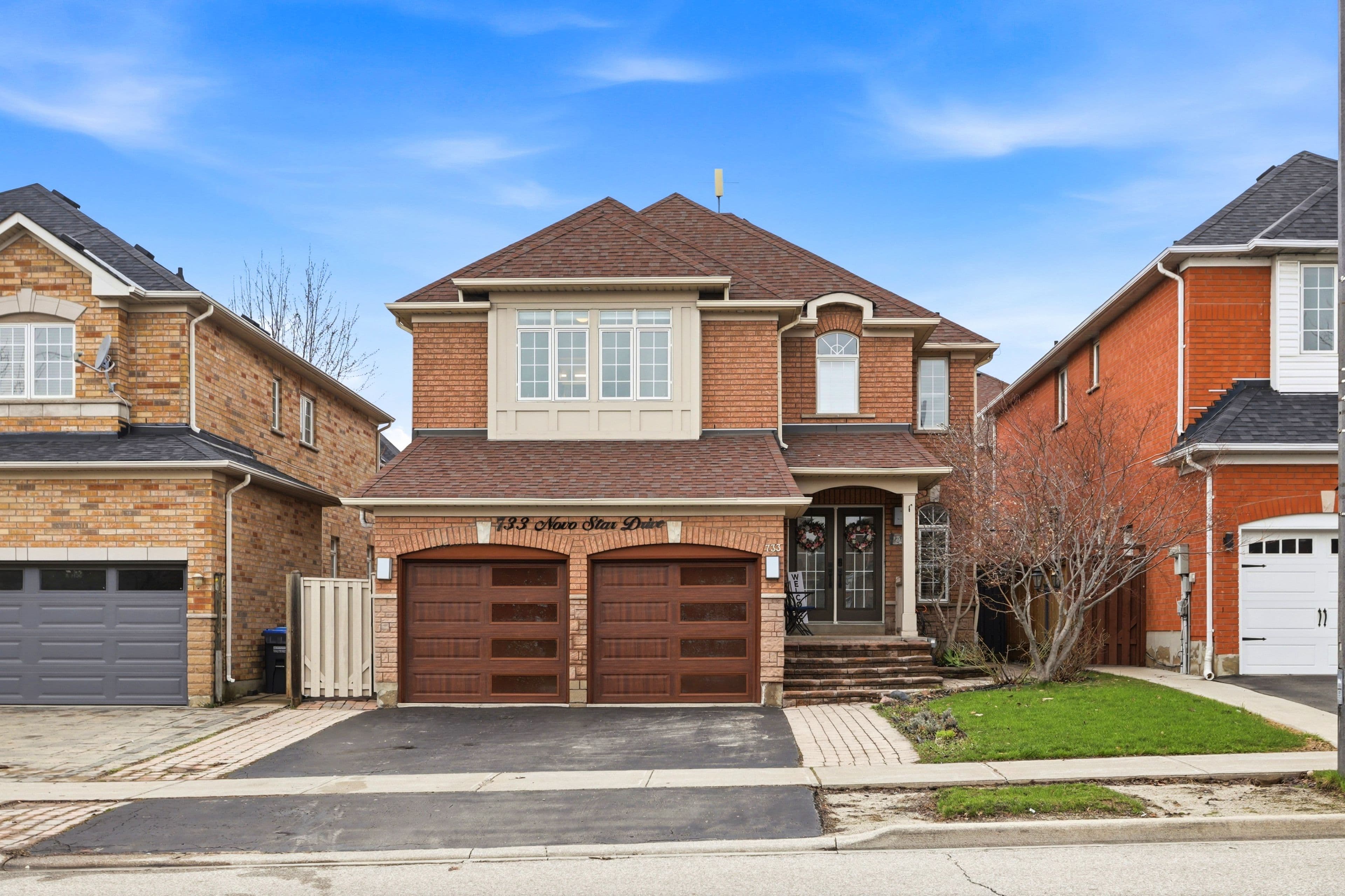 733 Novo Star Drive, Mississauga, ON L5W 1C7