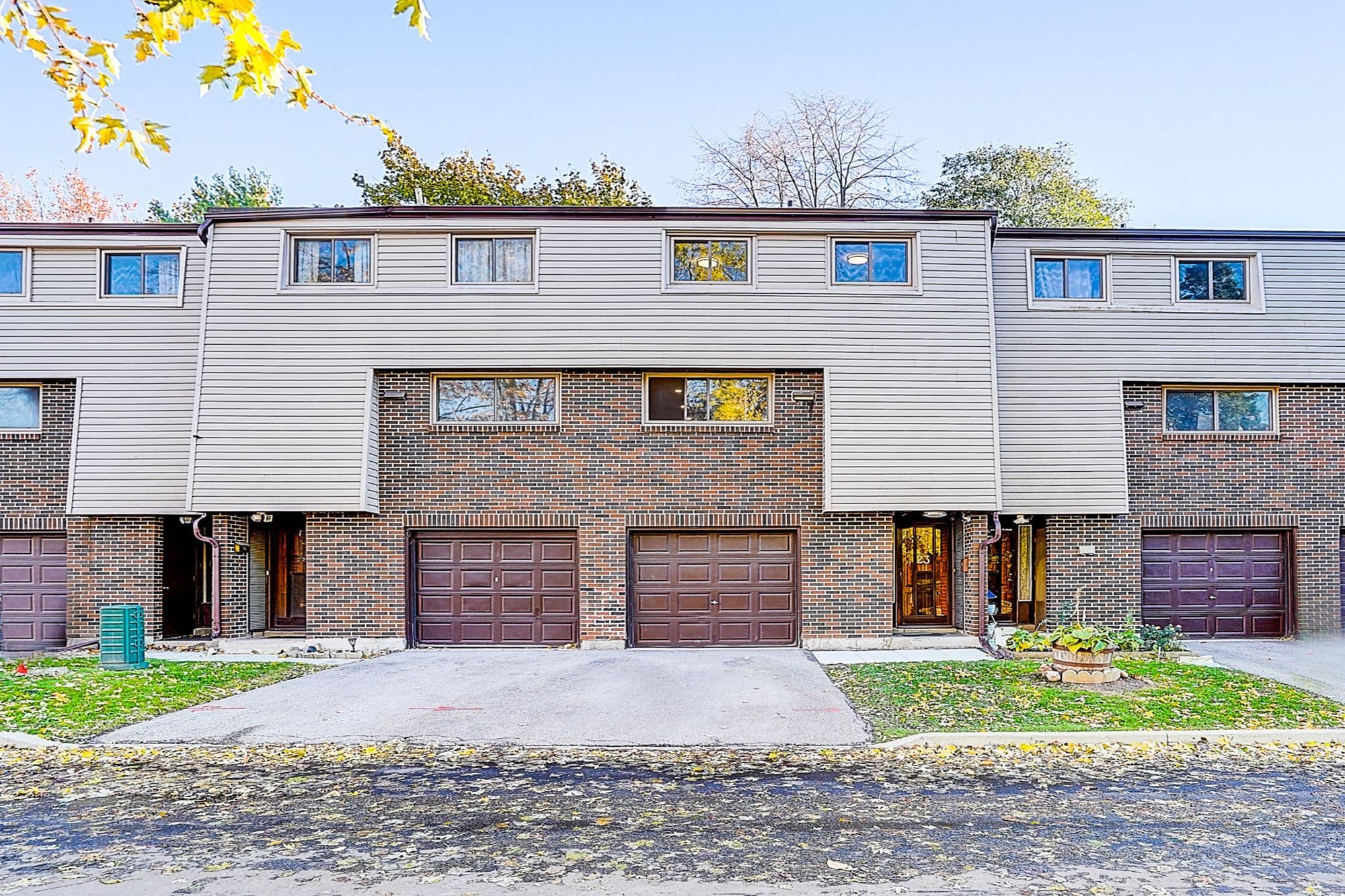 2020 Pharmacy Avenue 23, Toronto E05, ON M1T 1H8