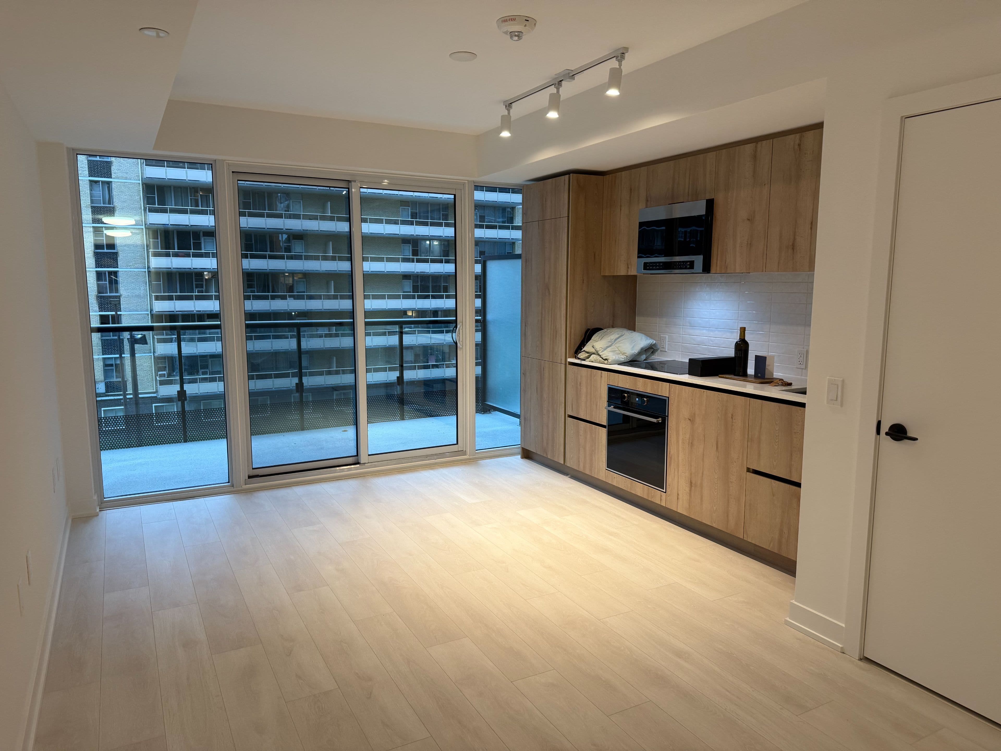 127 Broadway Avenue 402, Toronto C10, ON M4P 1V4