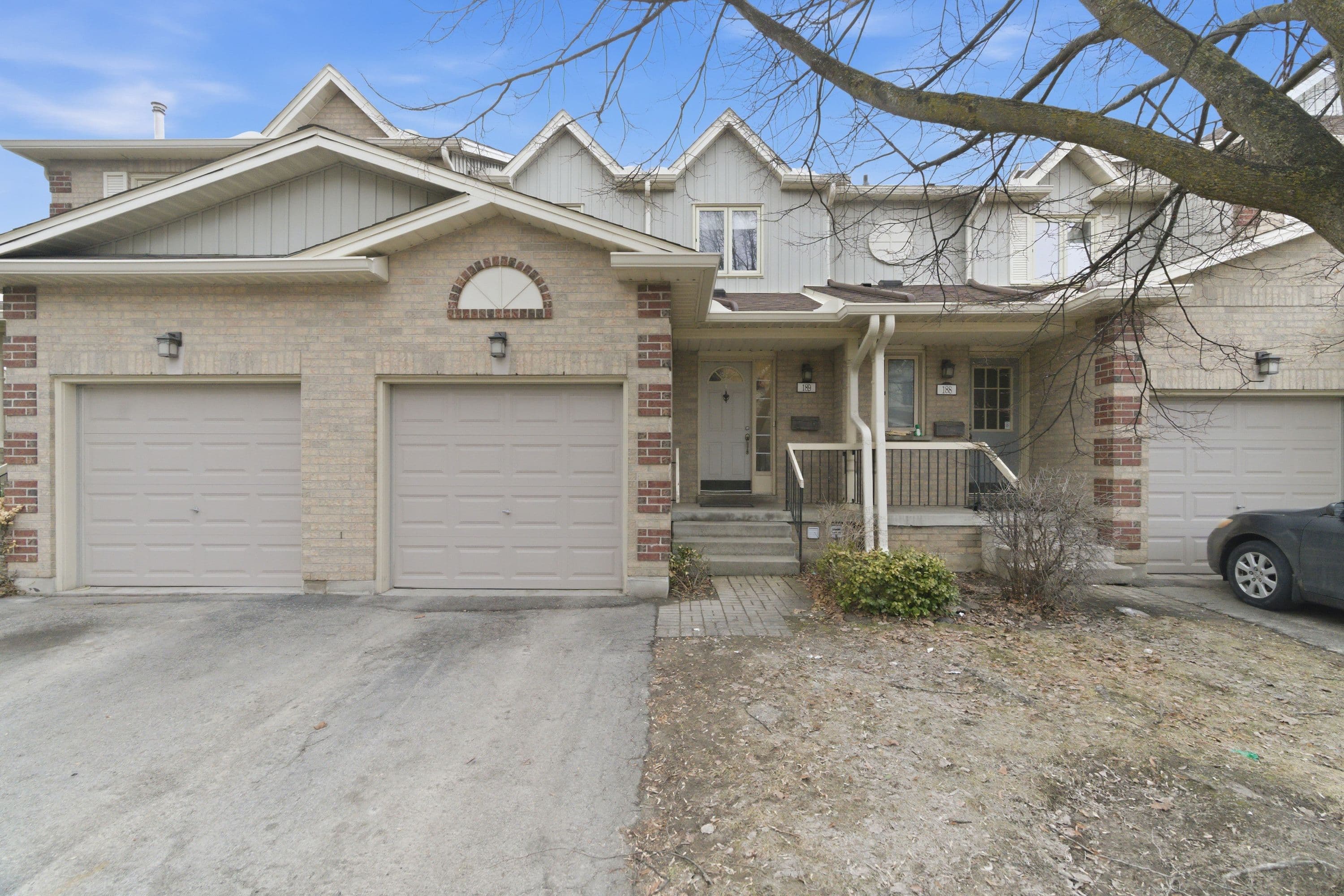 302 College Avenue W 189, Guelph, ON N1G 4T6