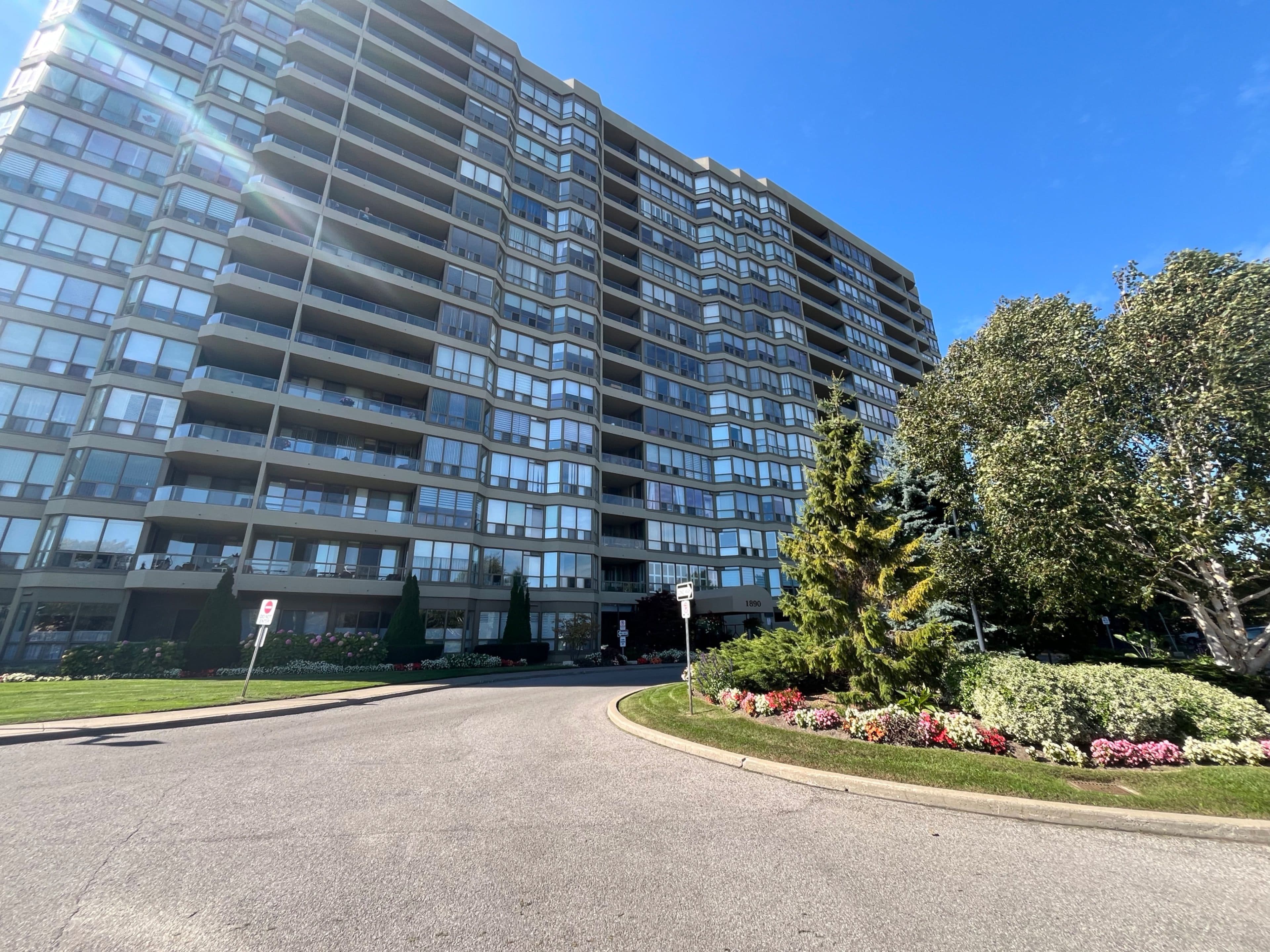 1890 Valley Farm Road 1516, Pickering, ON L1V 6B4