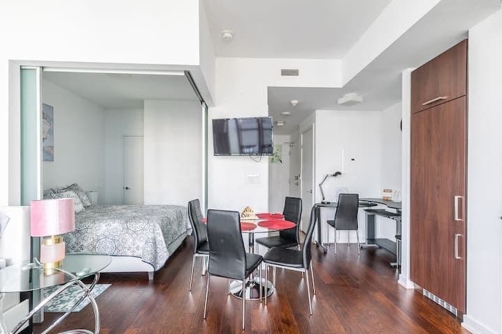 12 York Street 2611, Toronto C01, ON M5J 0A9