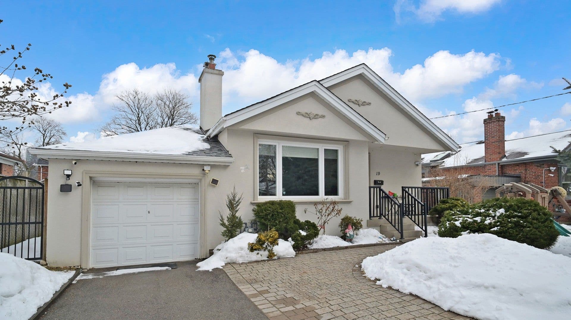 19 Harjolyn Drive, Toronto W08, ON M9B 3T8