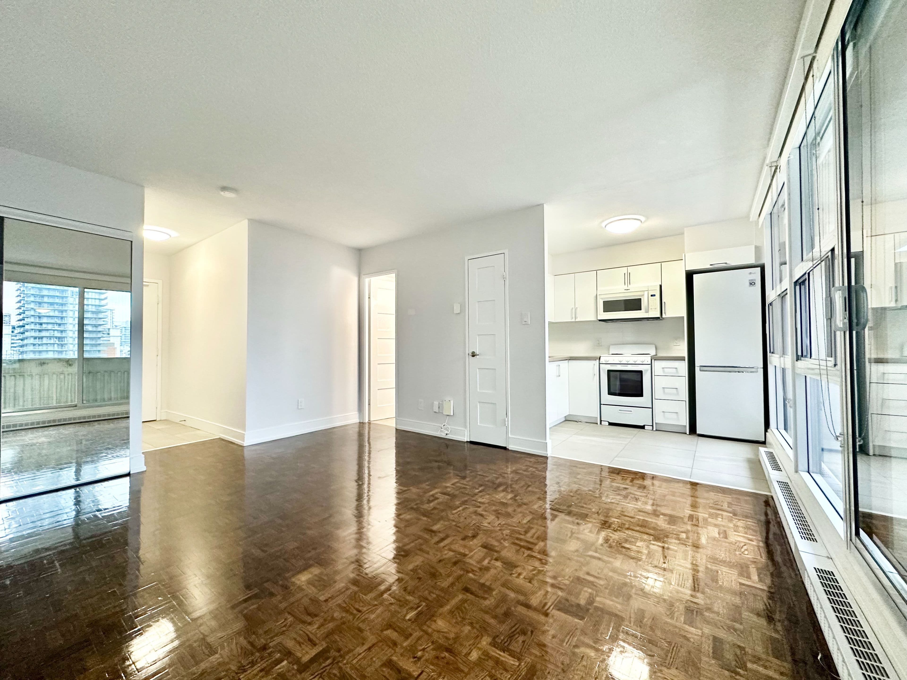 33 Isabella Street 1701, Toronto C08, ON M4Y 2P7