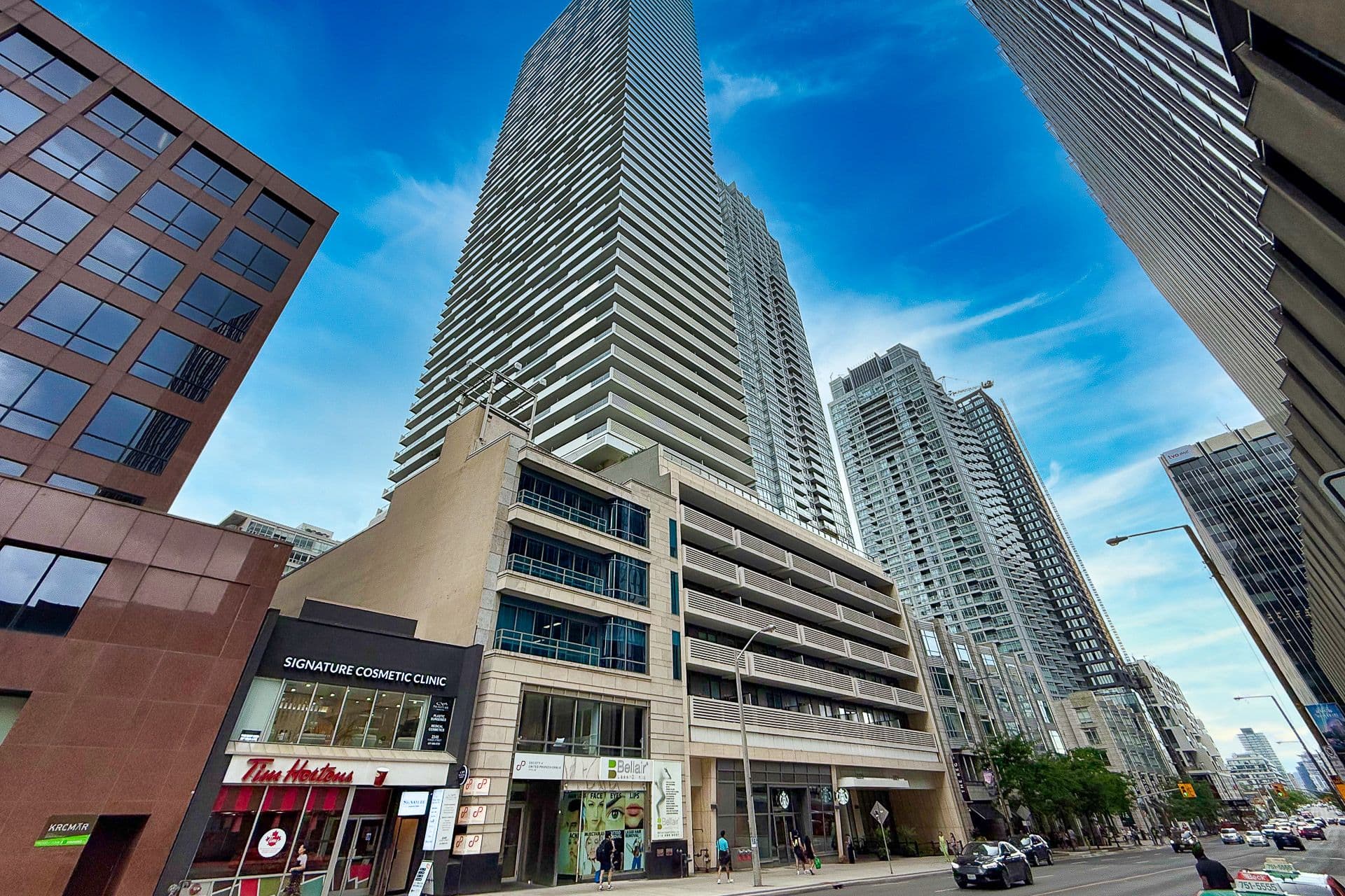 2221 Yonge Street 2211, Toronto C10, ON M4S 0B8