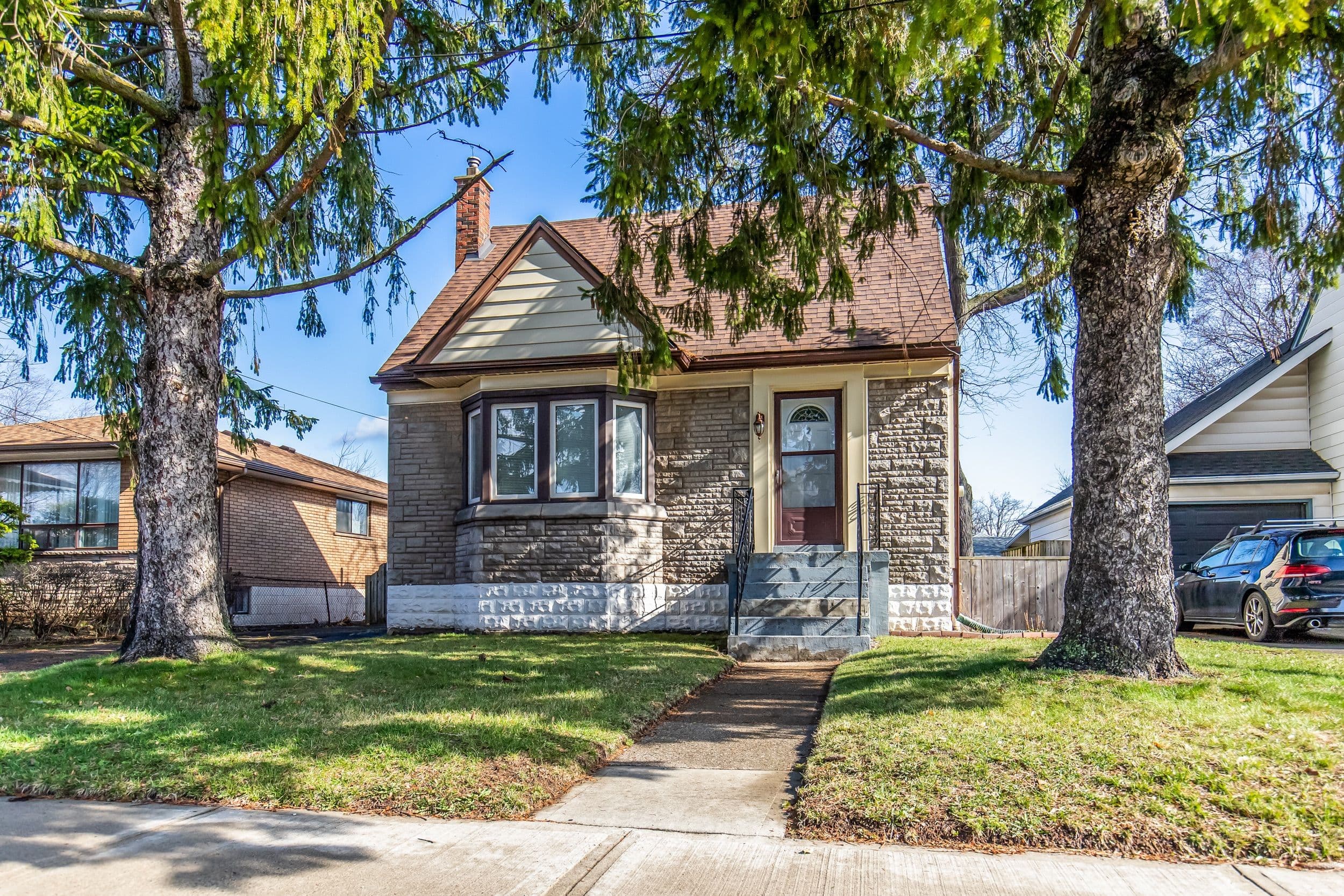 269 Queensdale Avenue E, Hamilton, ON L9A 1L3
