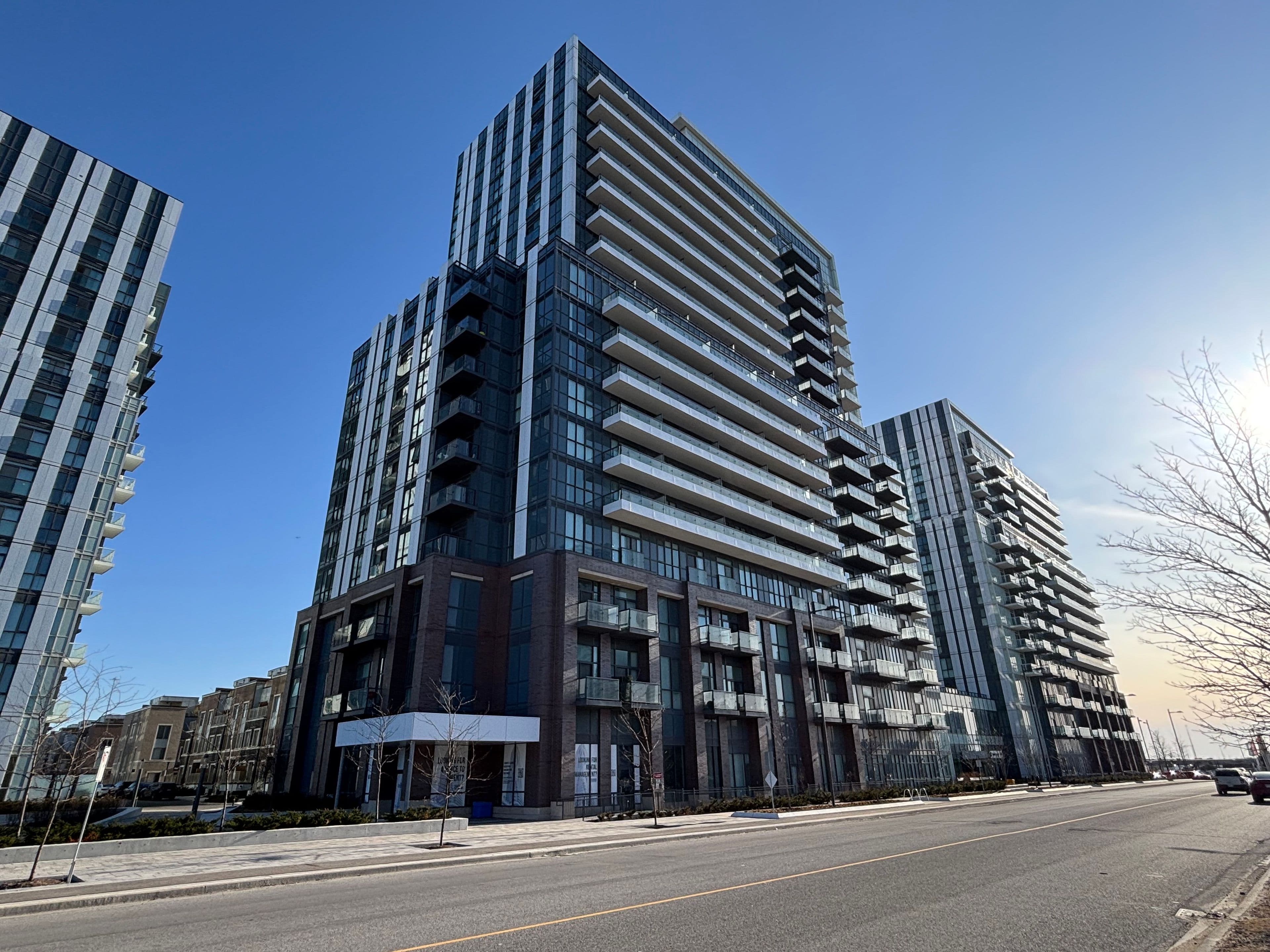 10 Honeycrisp Crescent 1215, Vaughan, ON L4K 0M7